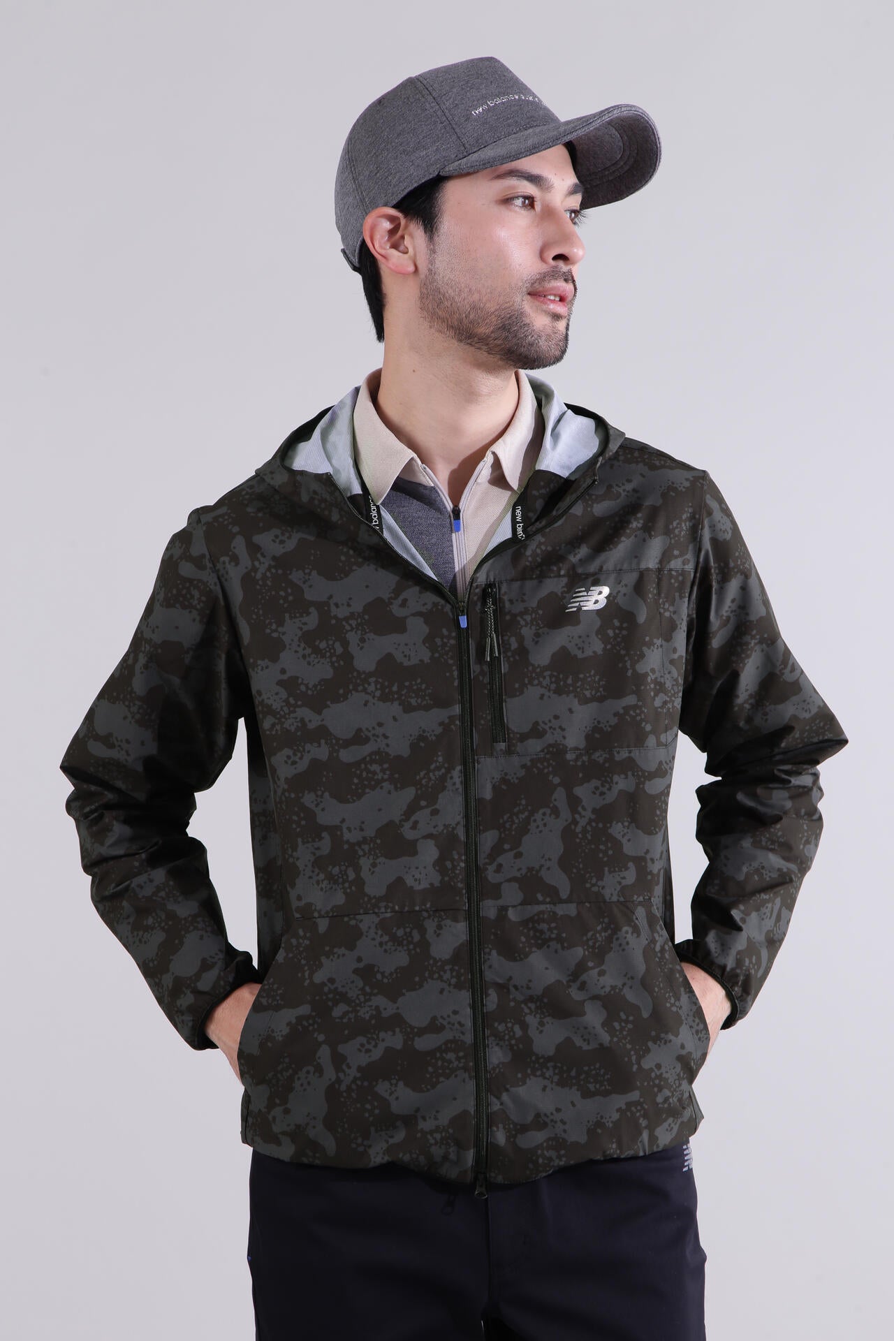【直営店舗限定】デザートカモ パッカブル ウインド ジップ フーディー (MENS)
