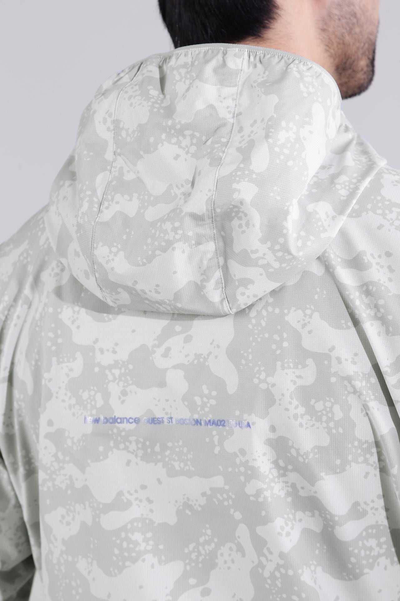 【直営店舗限定】デザートカモ パッカブル ウインド ジップ フーディー (MENS)