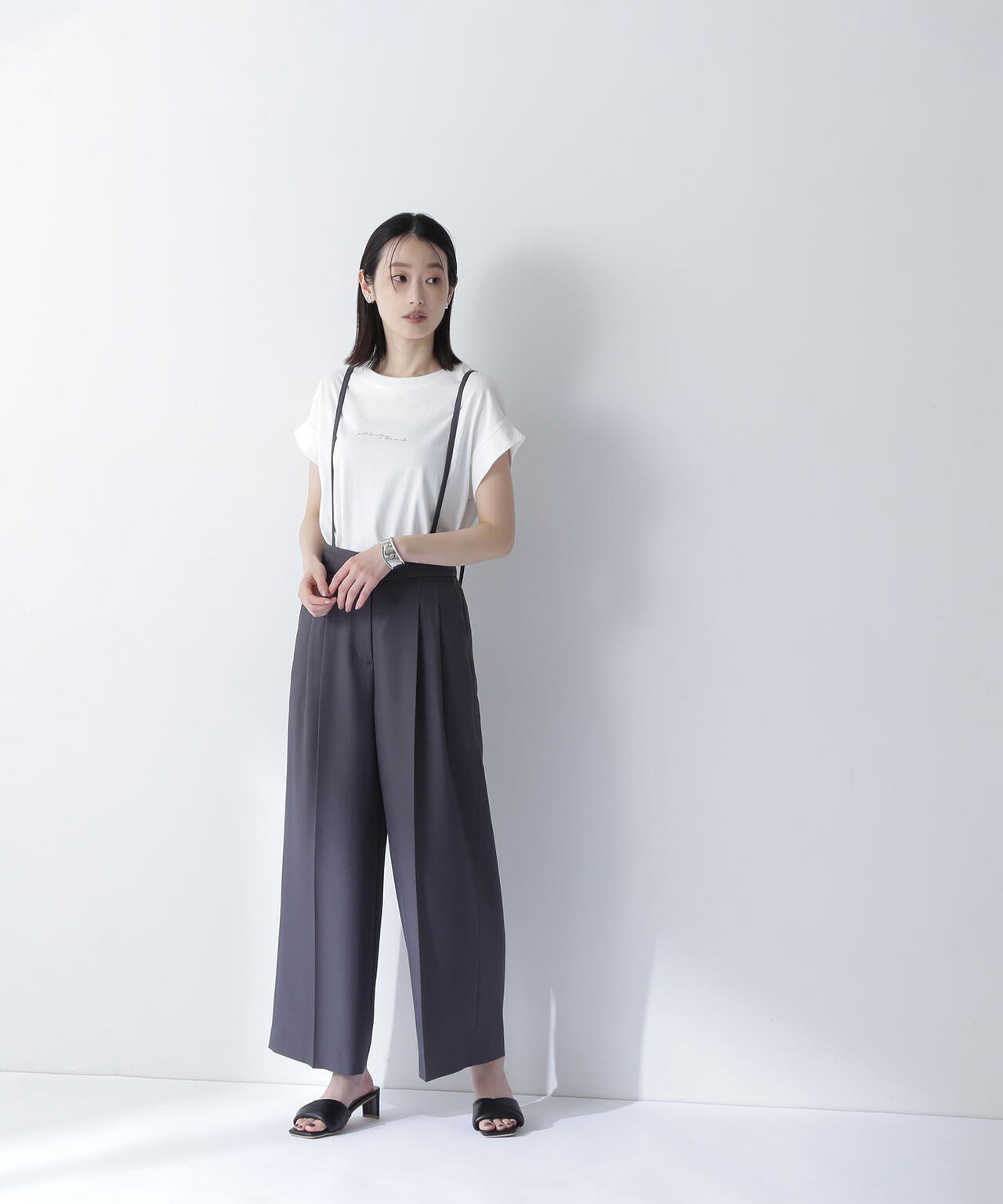ストラップ付タックワイドパンツ*