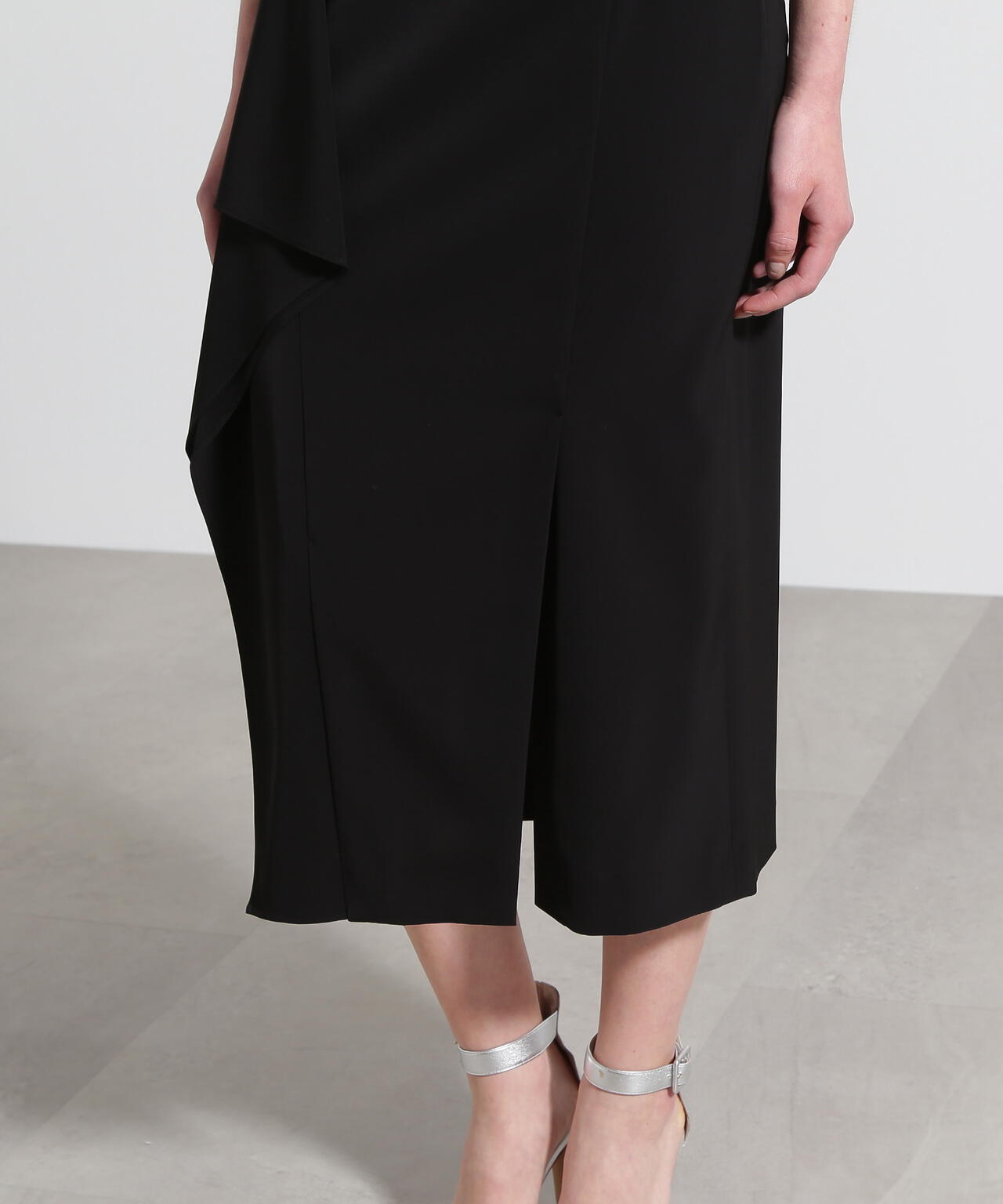 アシンメトリーラッフルスカート
