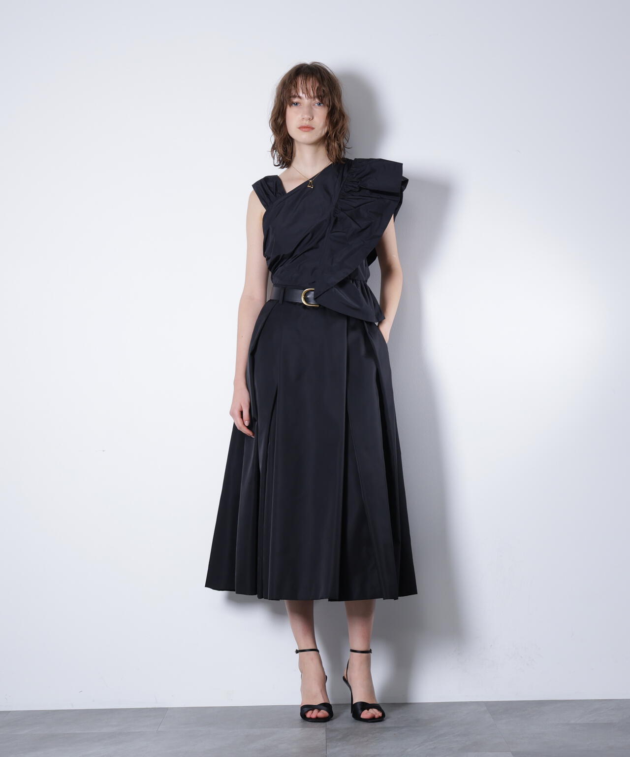 H 177cm B 76cm W 61cm H 89cm 着用サイズ:38