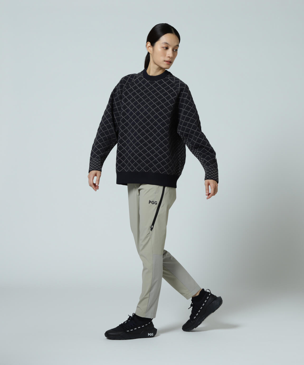 【PGG】【直営店舗&公式オンライン限定】地柄ポリエステルヤーンmm クルーネックニットプルオーバー (LADIES)