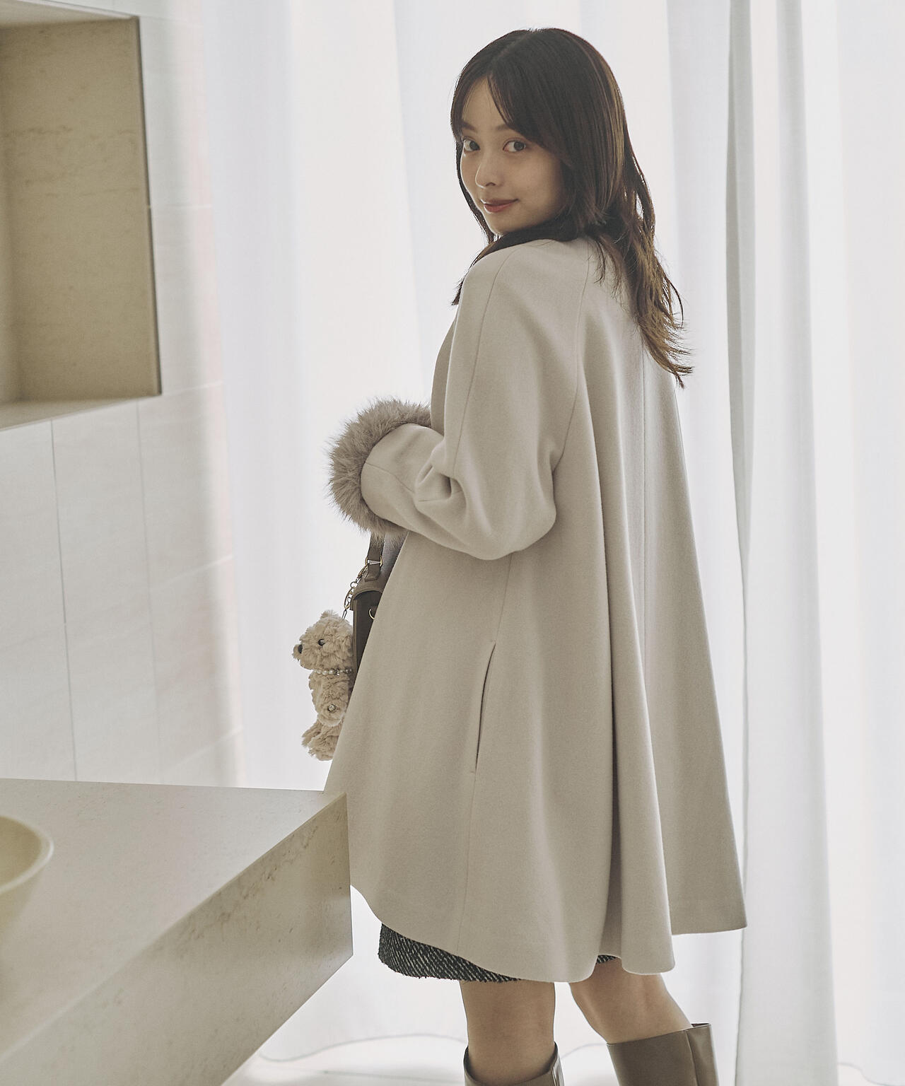 【加藤栞さん着用】イレヘムミドル丈コート