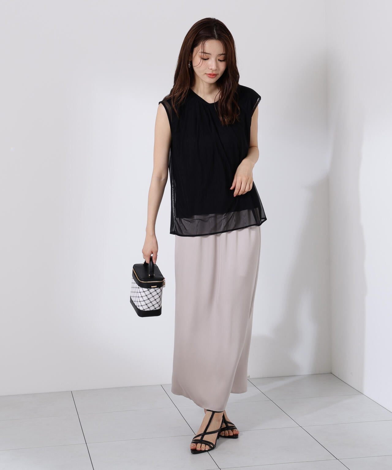 タック入りチュールトップス