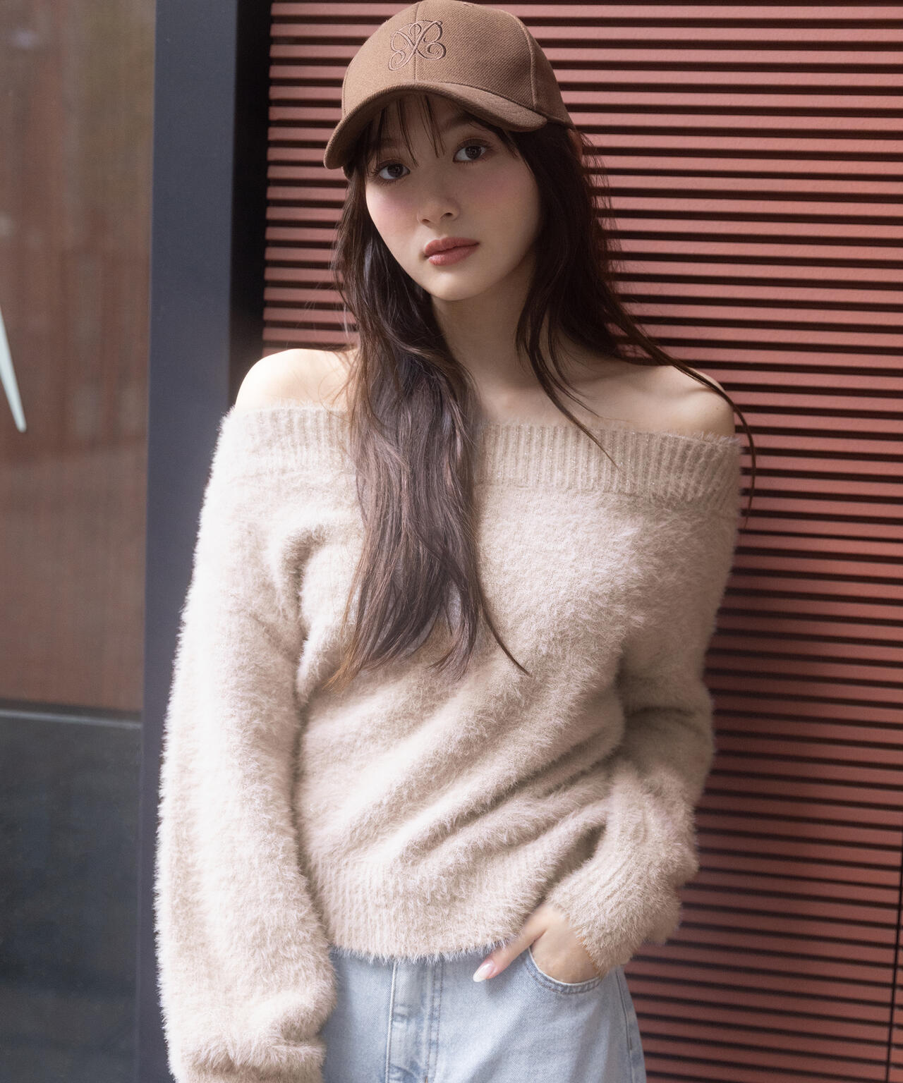 【加藤栞さん着用】ミニシャギーオフショルニット【ネイビー:WEB・一部店舗限定】