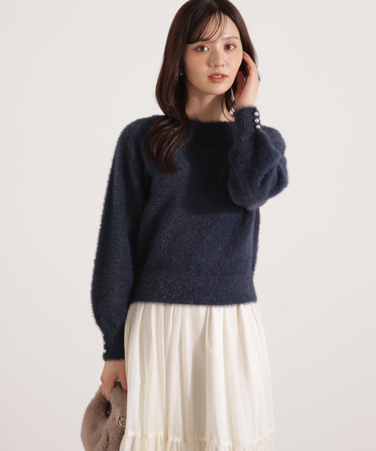 【加藤栞さん着用】ミニシャギーオフショルニット【ネイビー:WEB・一部店舗限定】