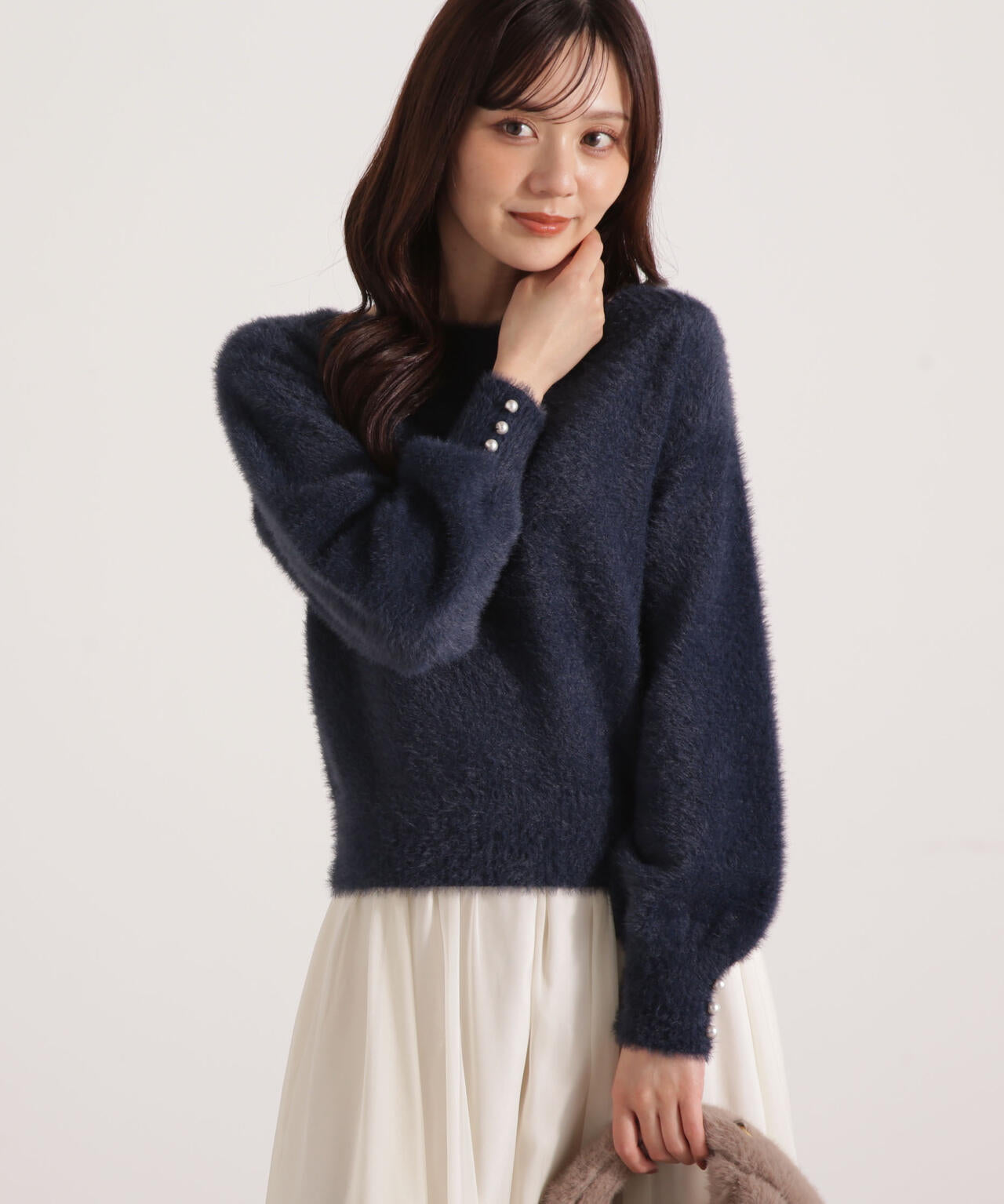 【加藤栞さん着用】ミニシャギーオフショルニット【ネイビー:WEB・一部店舗限定】