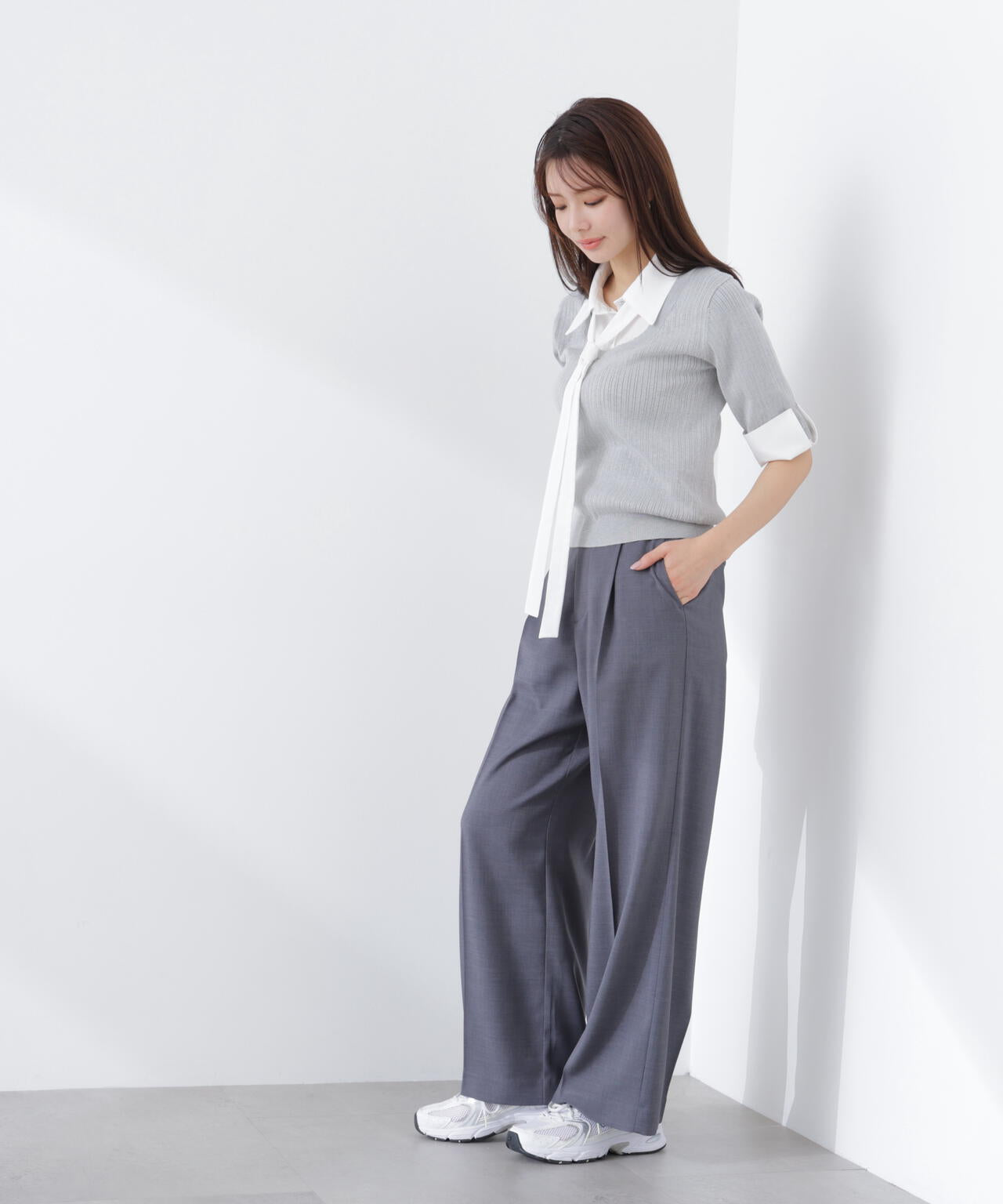 <ウォッシャブル>ベルト付きタックワイドパンツ