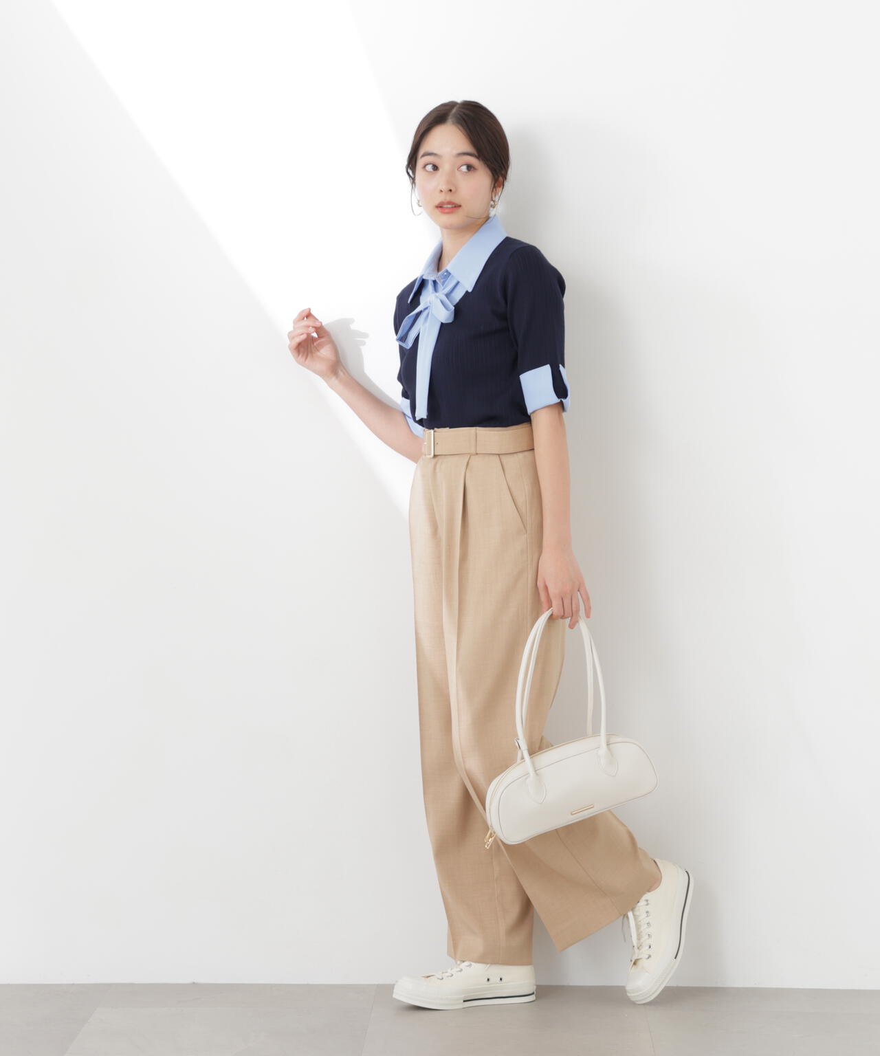 <ウォッシャブル>ベルト付きタックワイドパンツ
