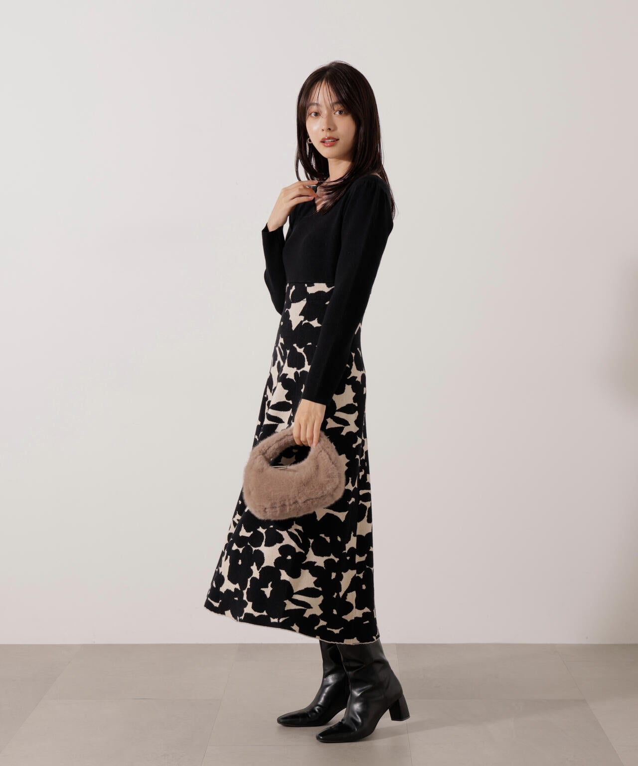<加藤栞さん着用>ジャガードフラワーニットワンピース