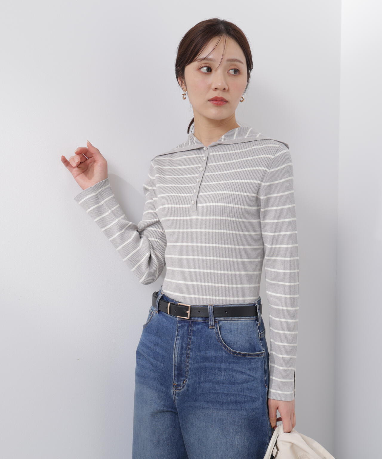〈a/mie〉ビッグカラーリブニット