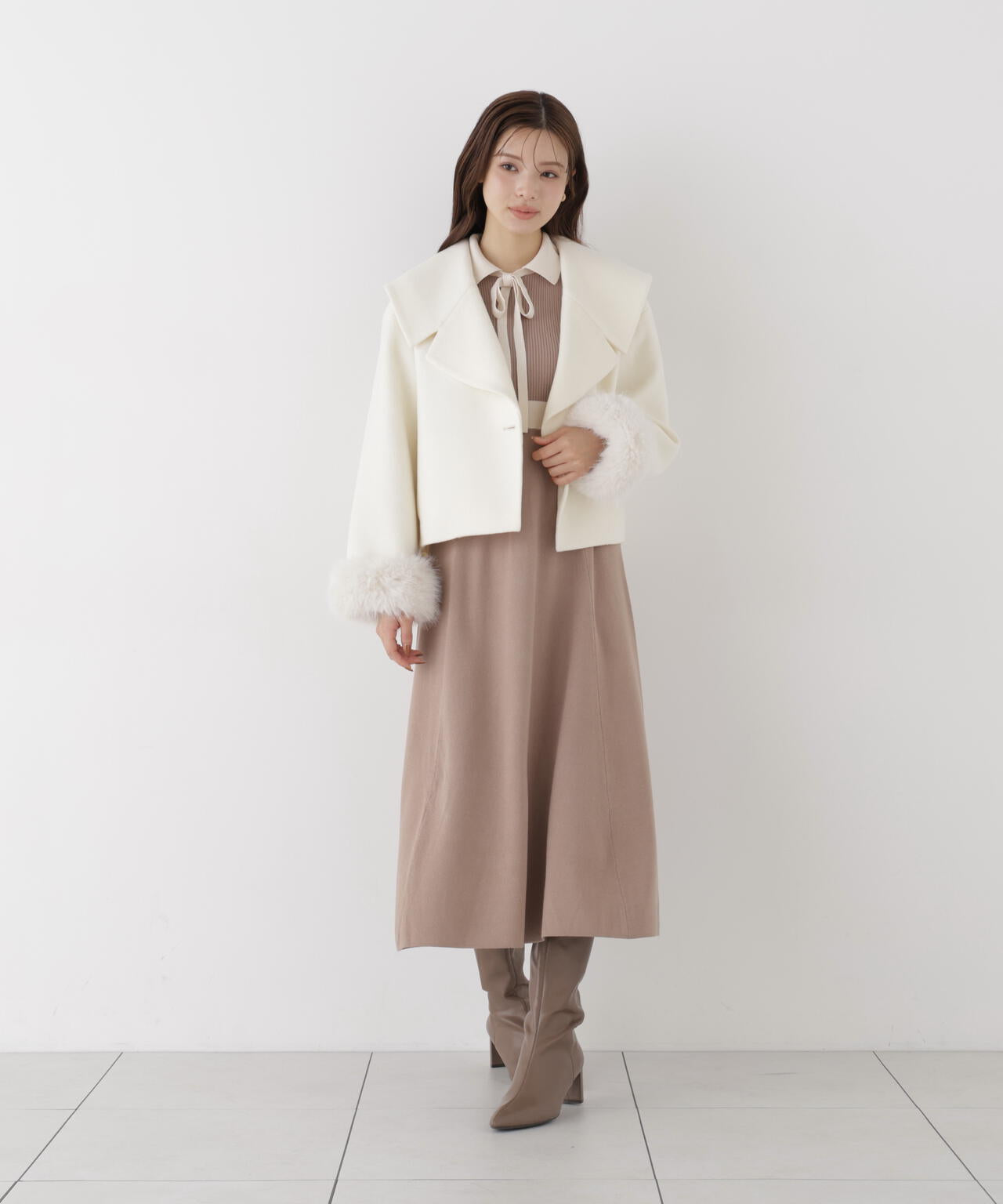 フェイクファー付きワイドカラーショートコート