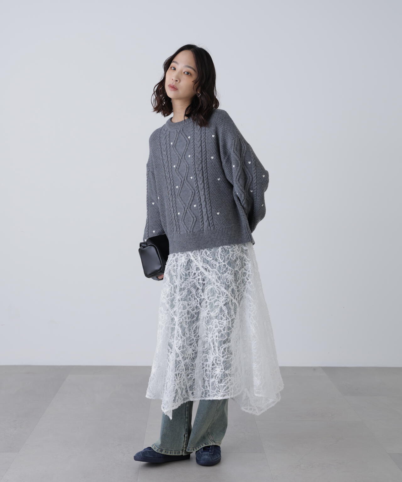 ハート刺繍ケーブルニット