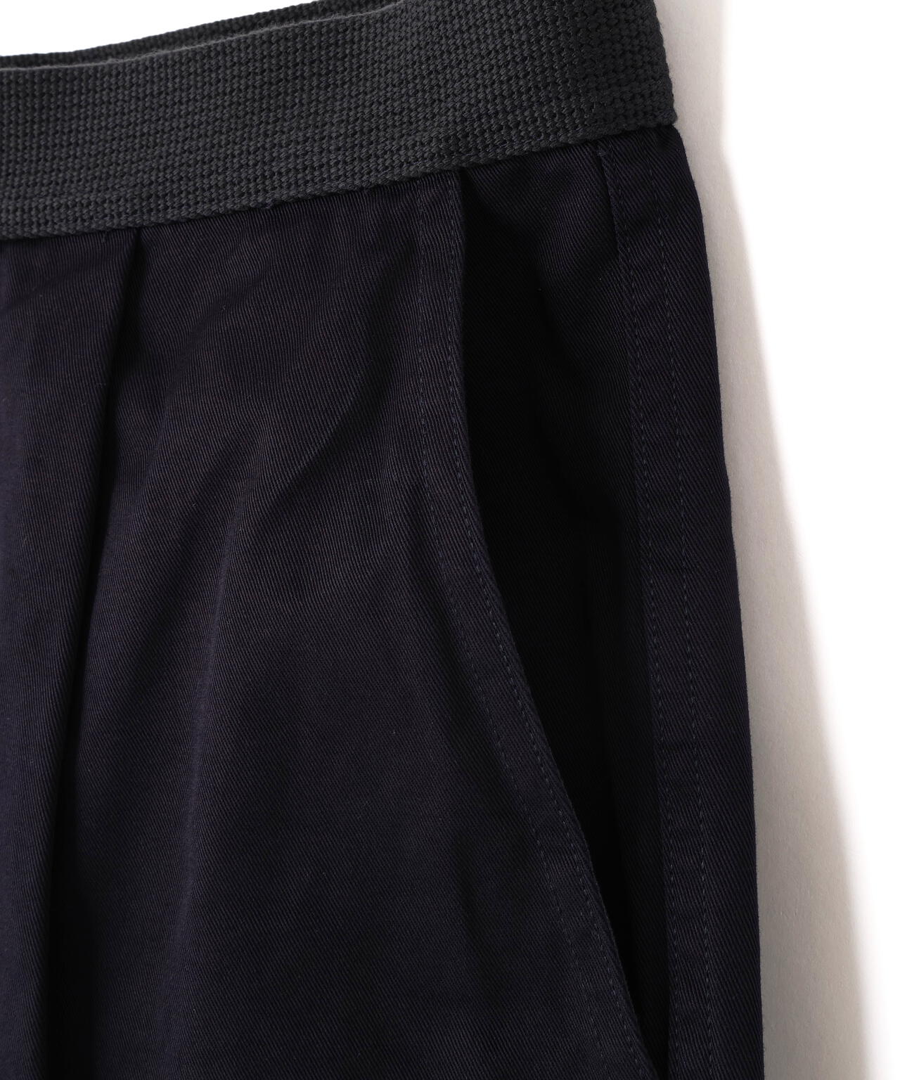 Y / ORGANIC COTTON CHINO BELTED TROUSERS