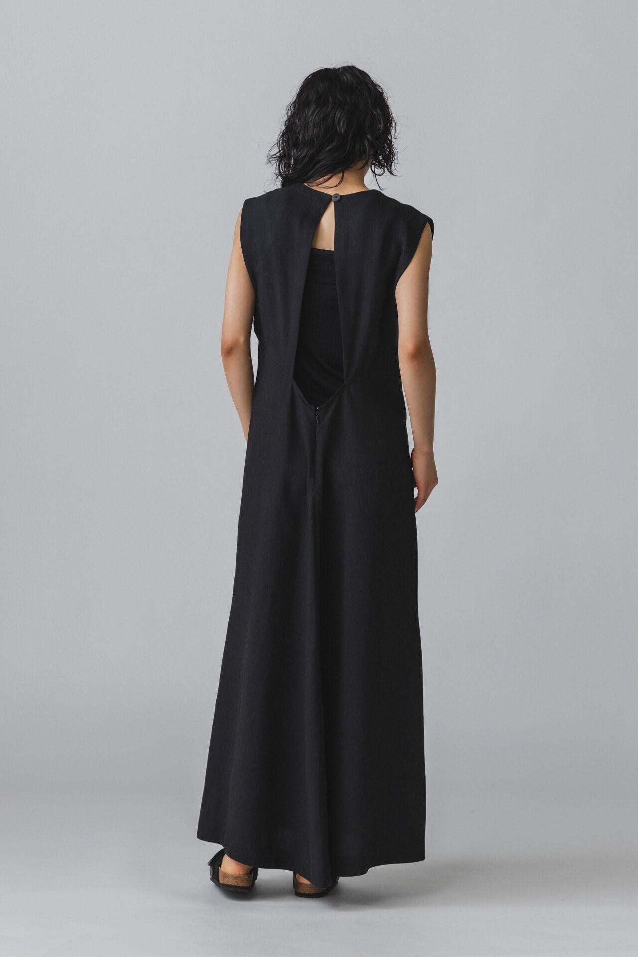 STUDIO NICHOLSON / VISCOSE LINEN TWILL DRAPED DRESS