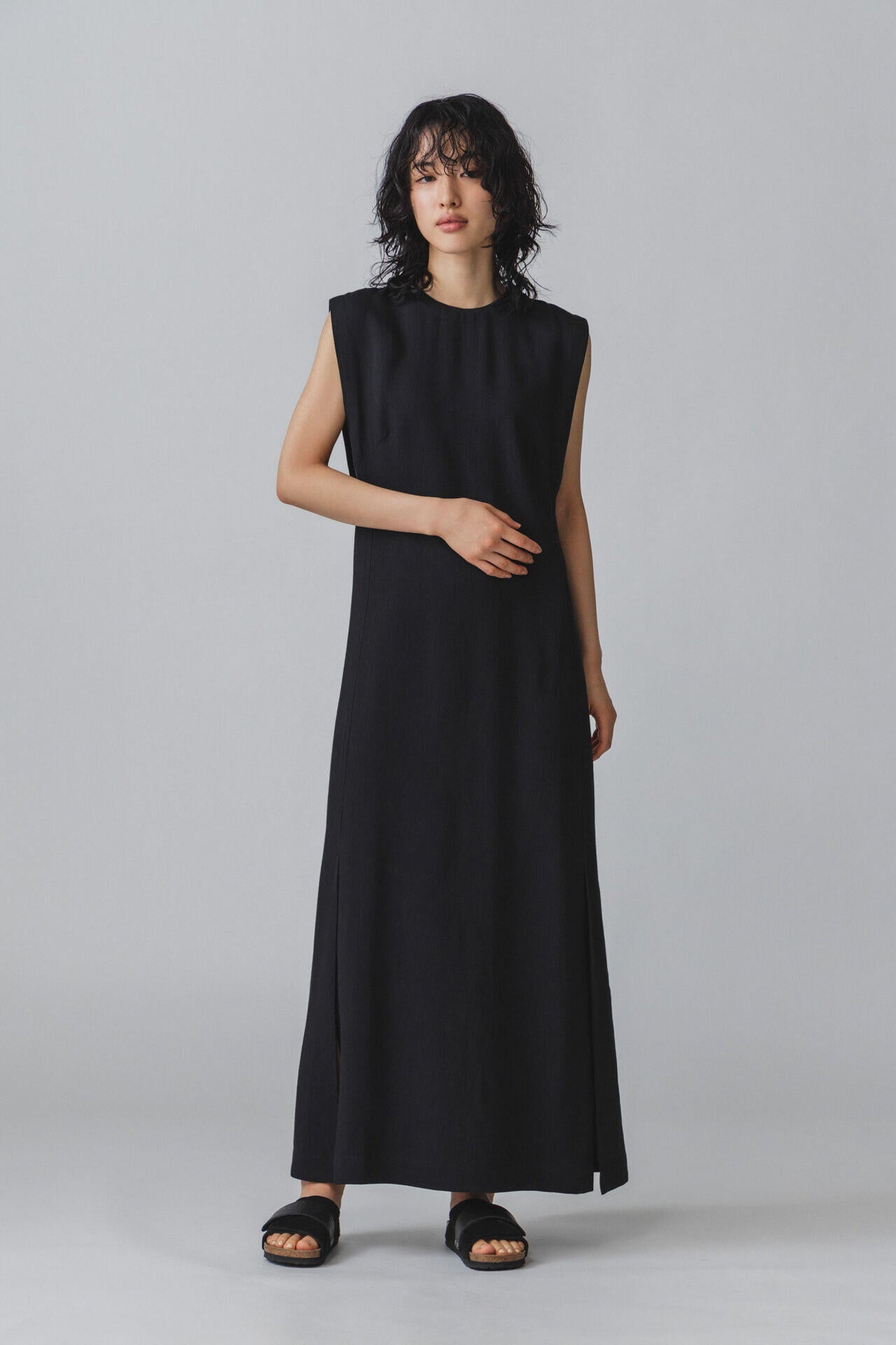 STUDIO NICHOLSON / VISCOSE LINEN TWILL DRAPED DRESS