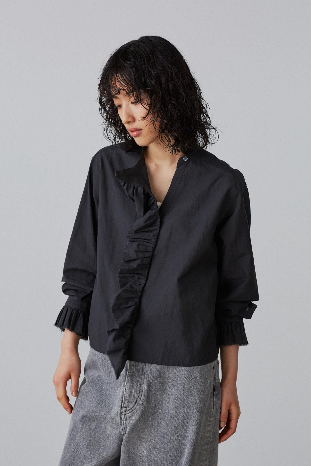 YLEVE / COTTON LAWN RUFFLED BL