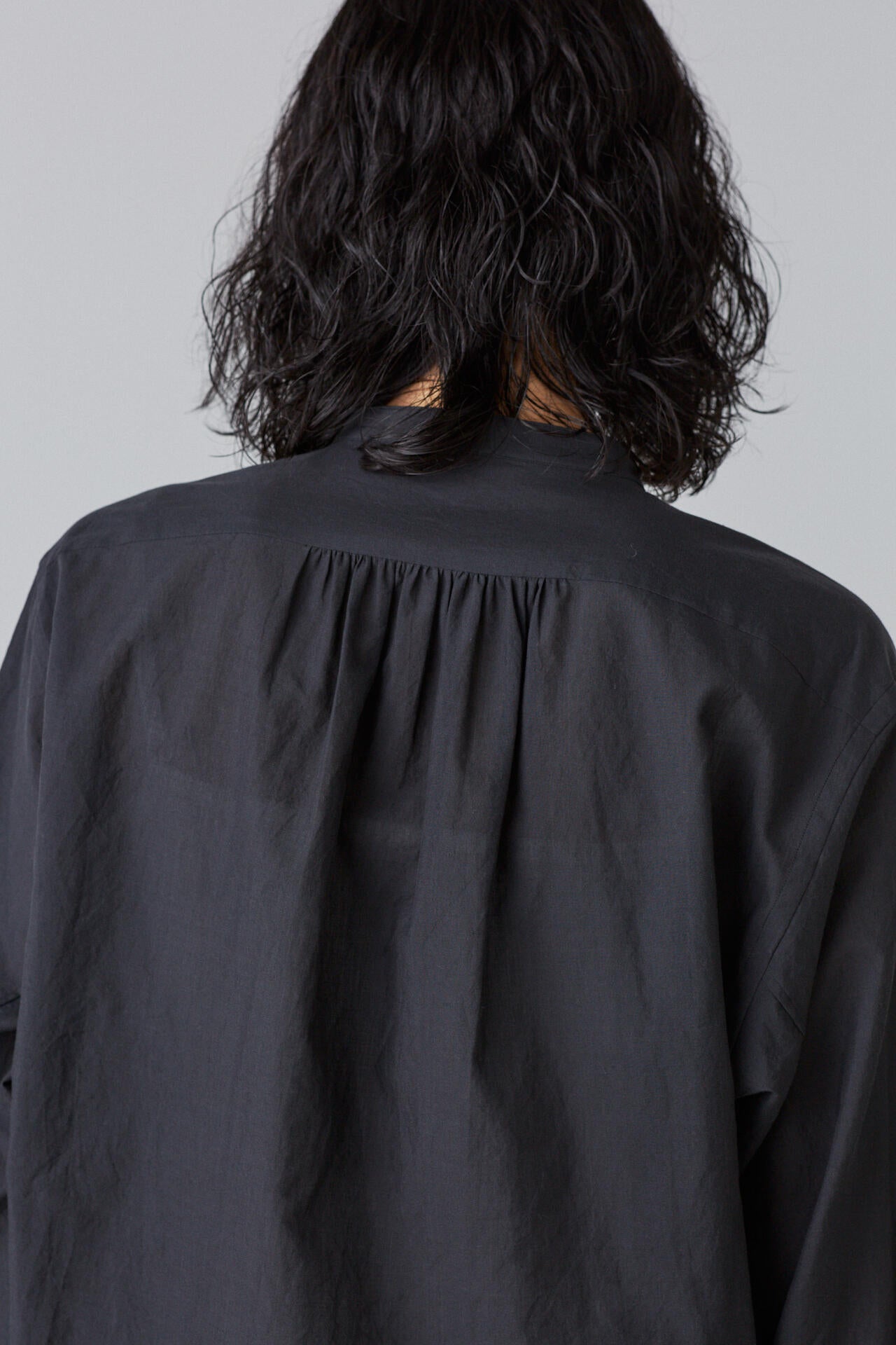 YLEVE / COTTON LAWN RUFFLED BL