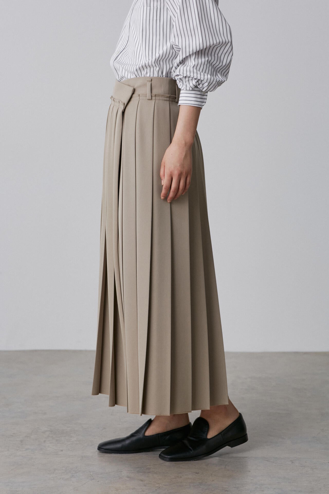 YLEVE / WOOL SURGE PLEATED SKIRT