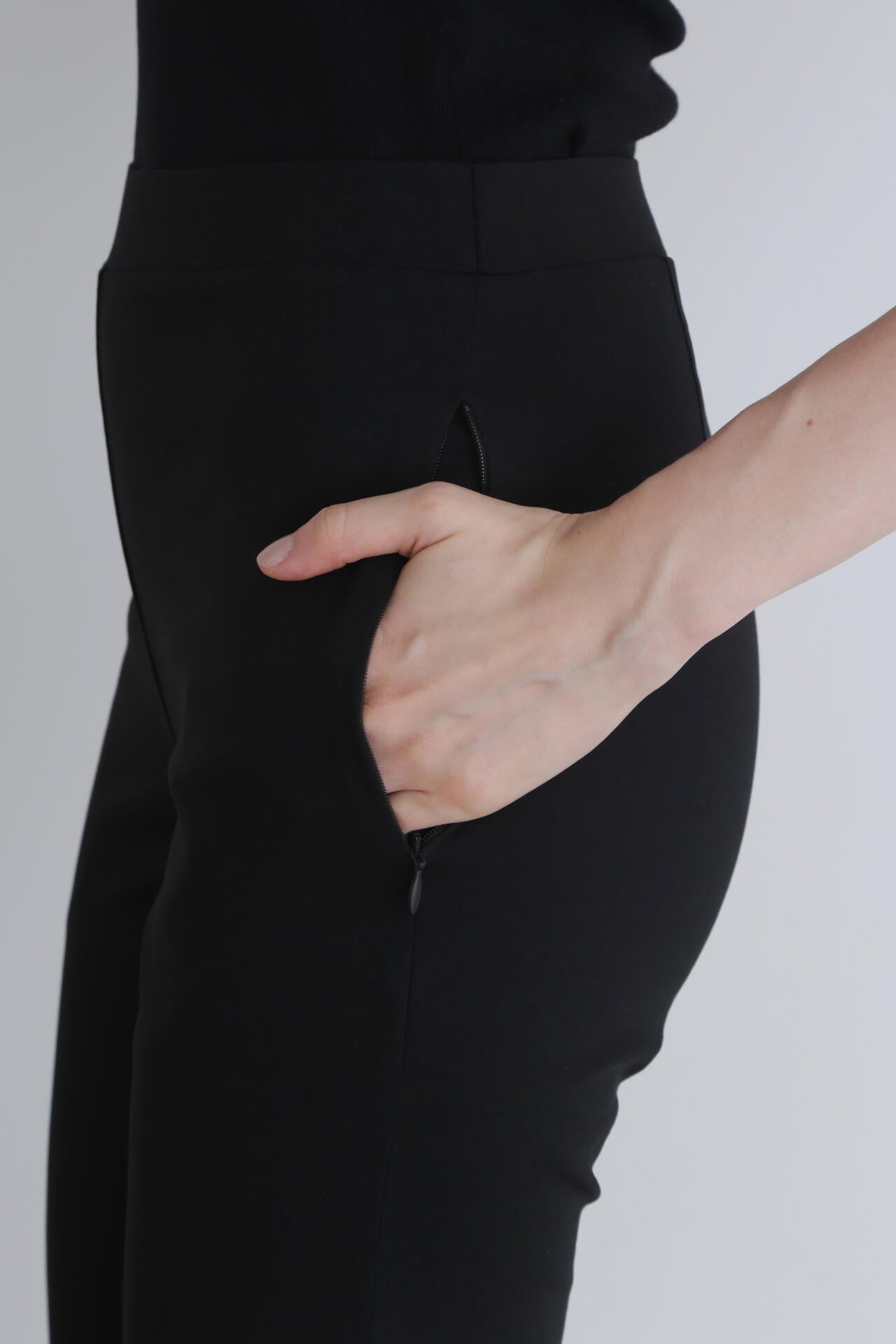 《LE PHIL SPORTS》ハイストレッチレギンスパンツ *ポケット付