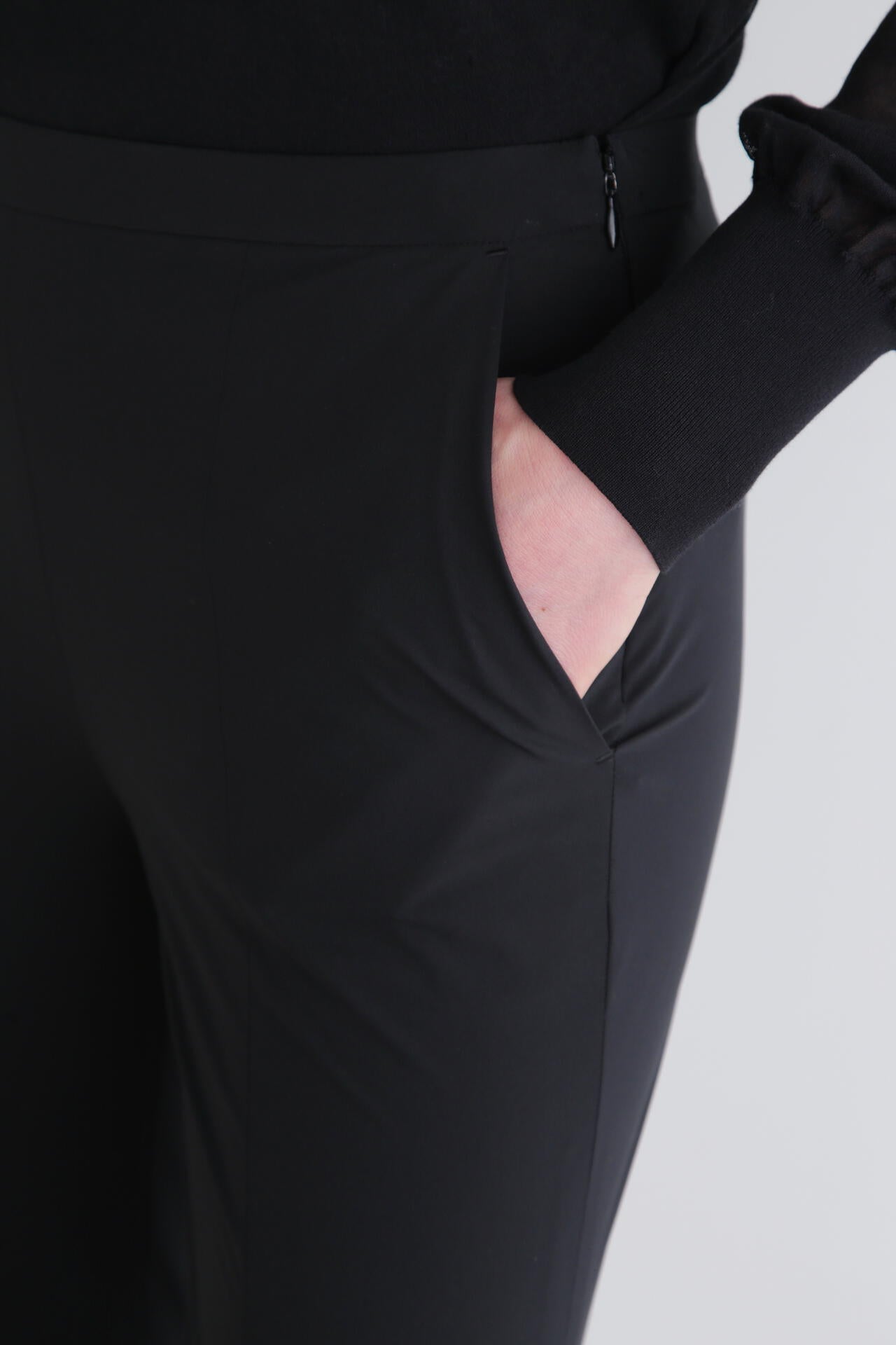 SOLOTEXブロードセンタースリットパンツ
