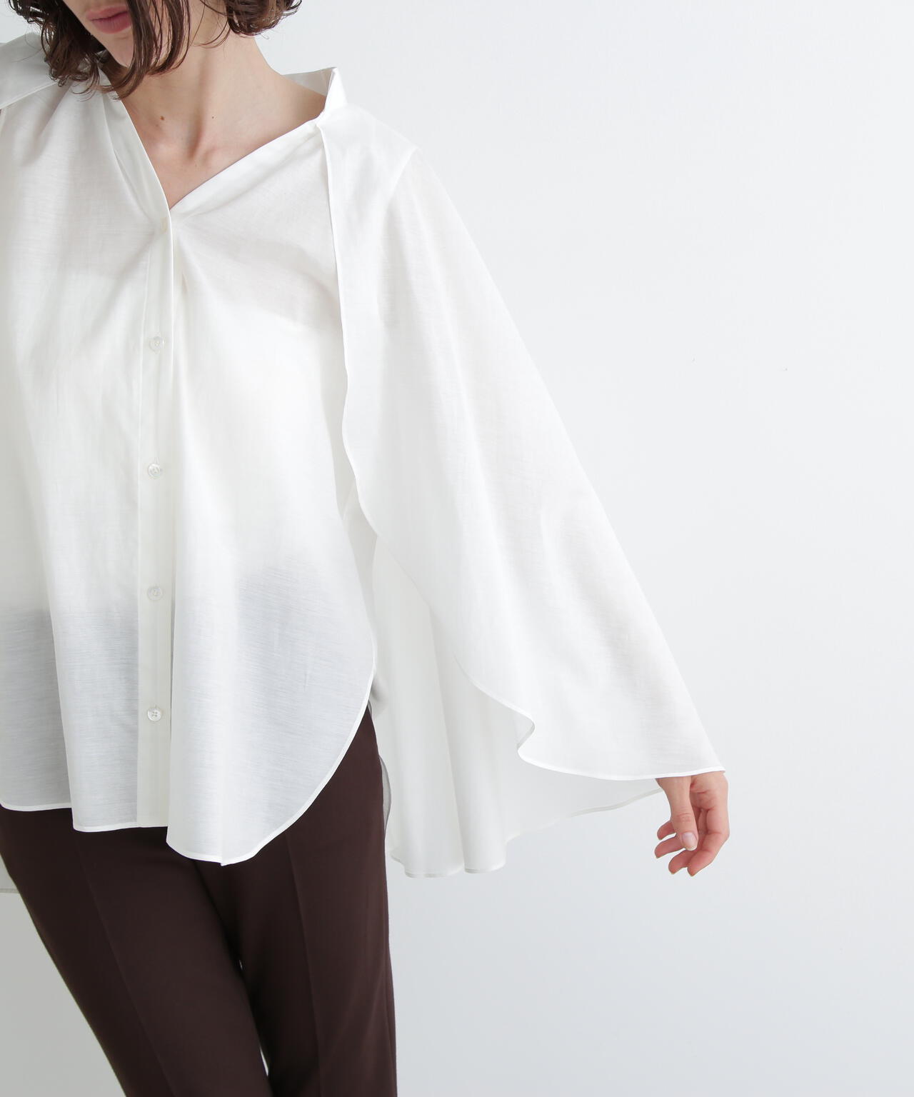 シアーケープブラウス