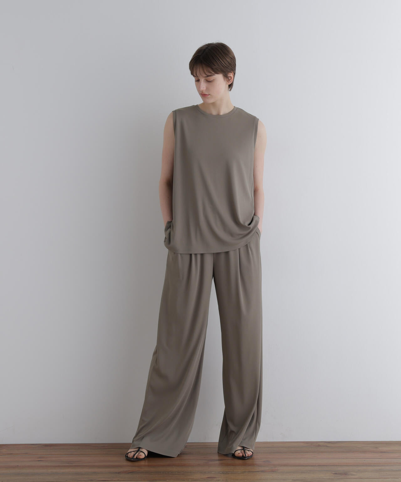 身長173cm B81 W61 H89 着用サイズ:1