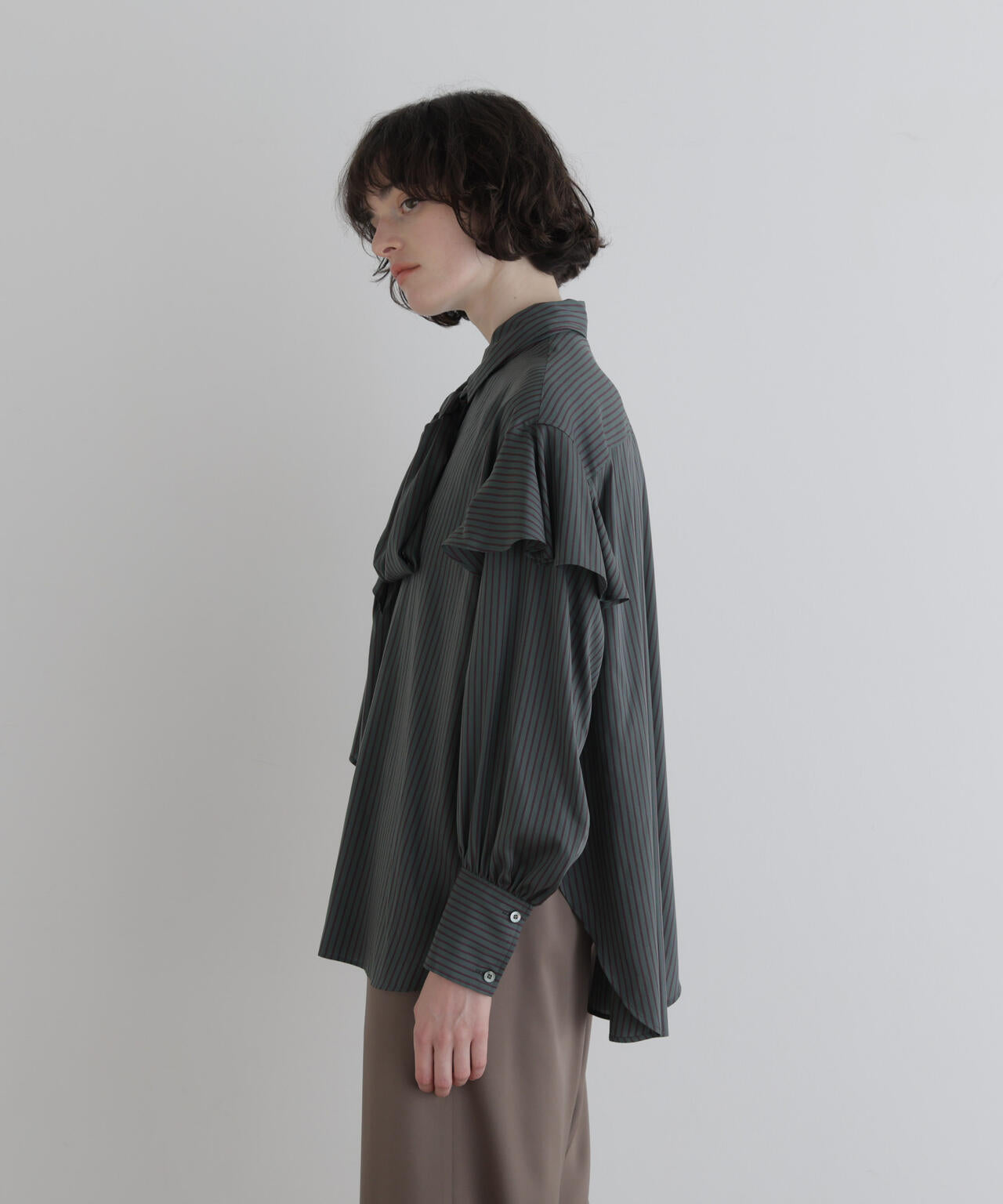 身長177cm B81 W59 H89 着用サイズ:F