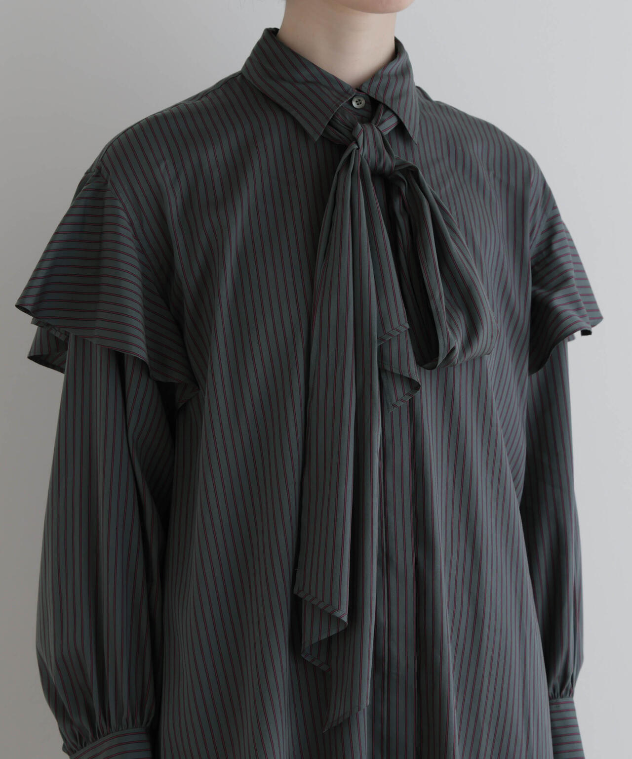 身長177cm B81 W59 H89 着用サイズ:F