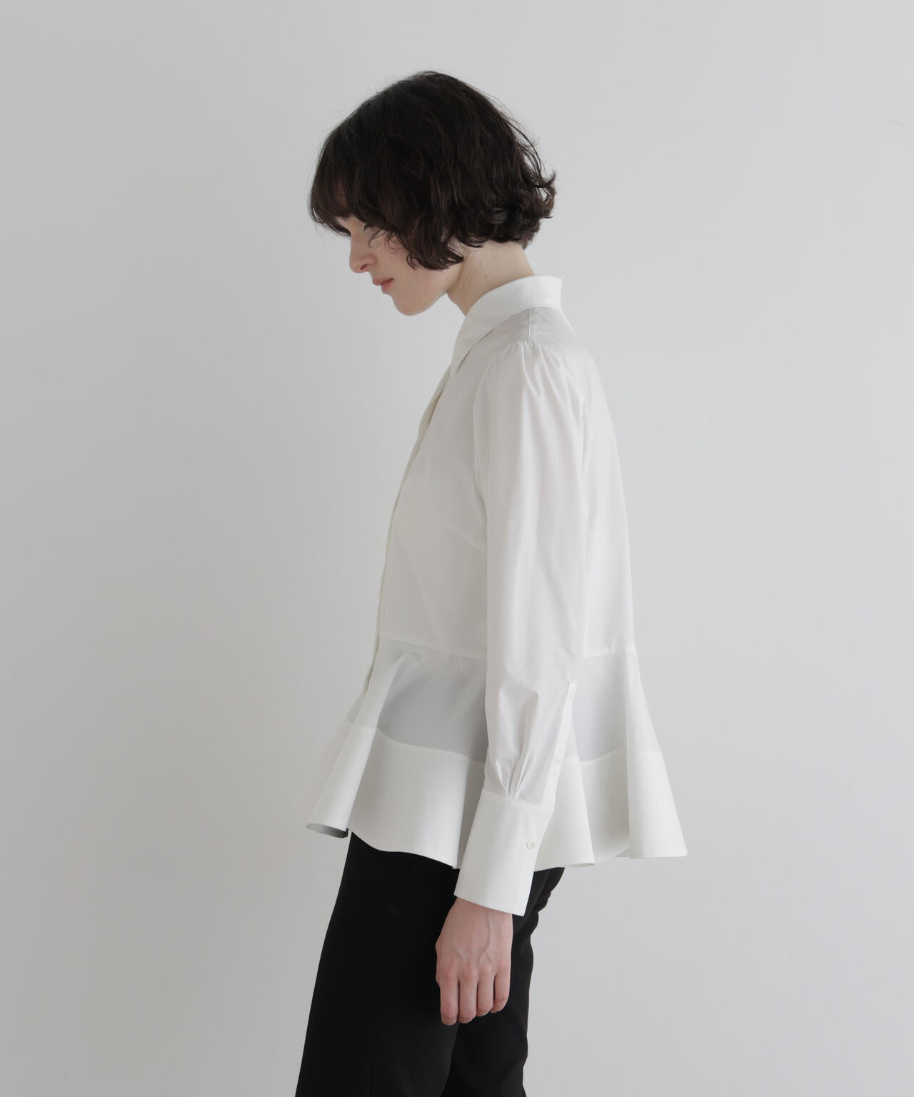 身長177cm B81 W59 H89 着用サイズ:F