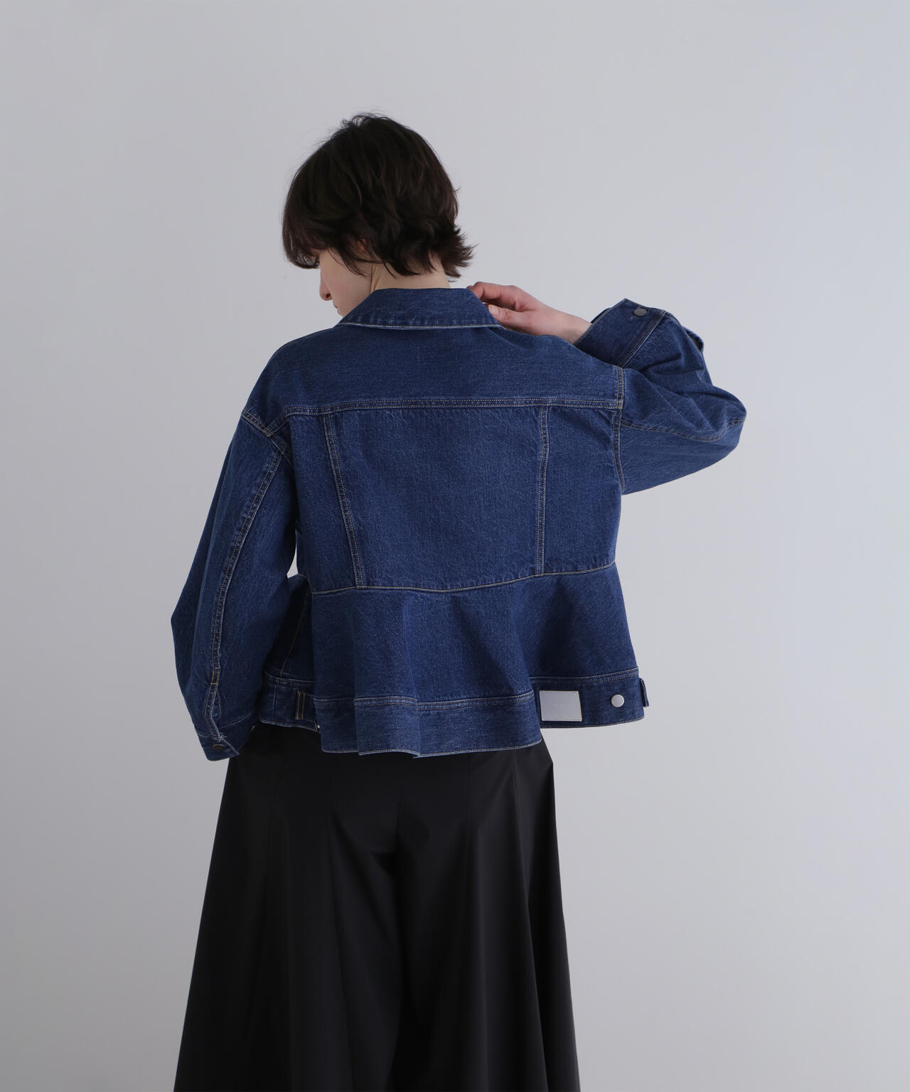 身長177cm B81 W59 H89 着用サイズ:F