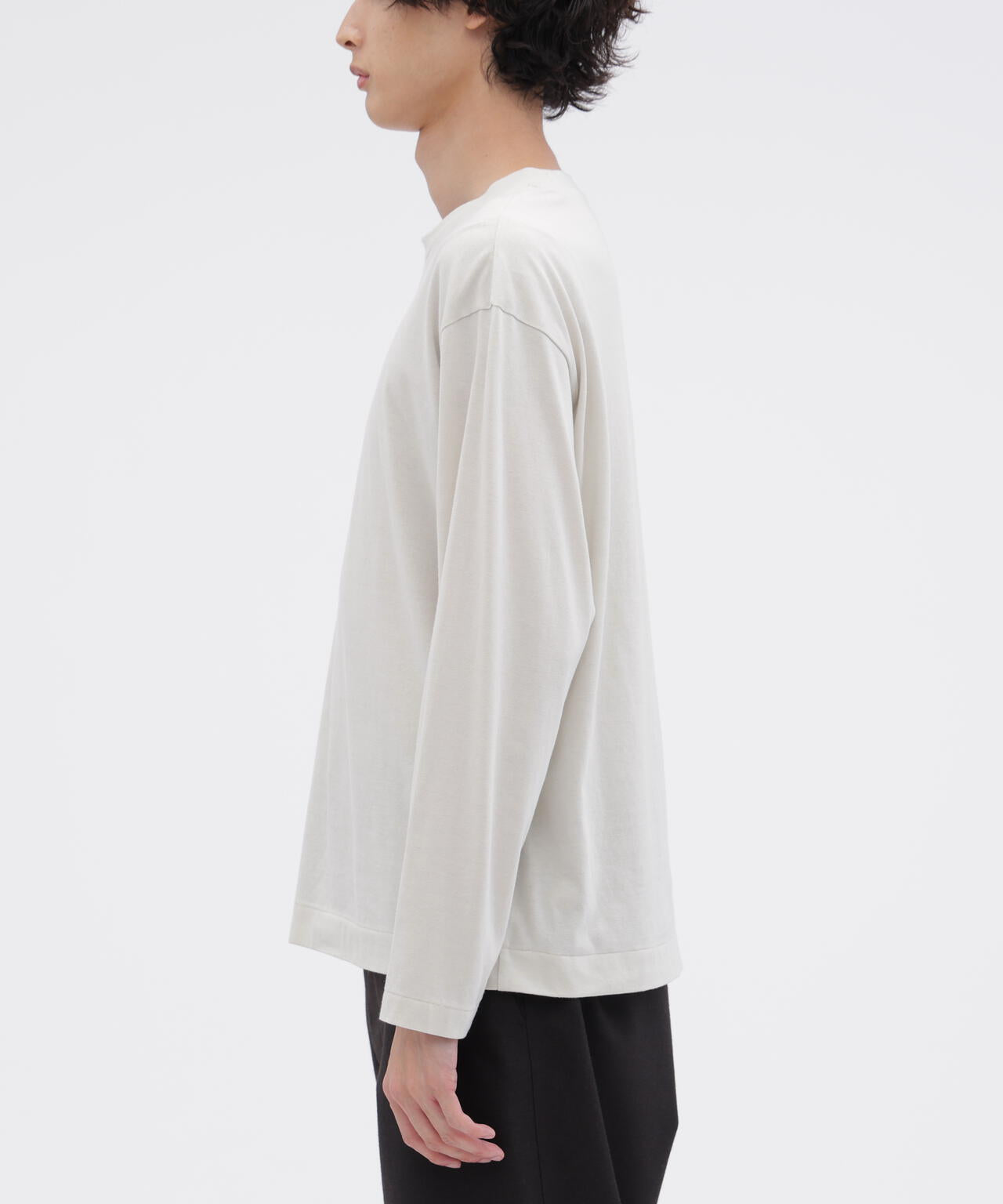 身長185cm B84 W66cm H91cm 着用サイズ:L