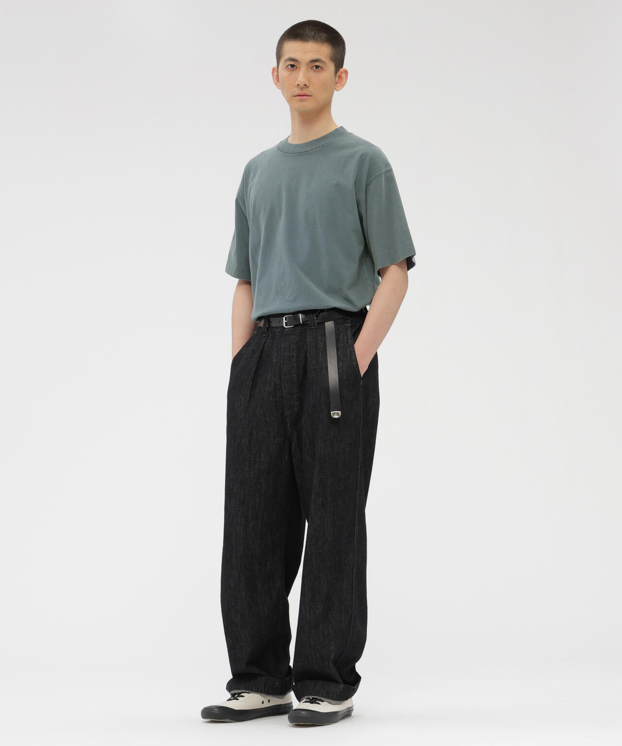 身長184cm B90 W68 H90 着用サイズ:L