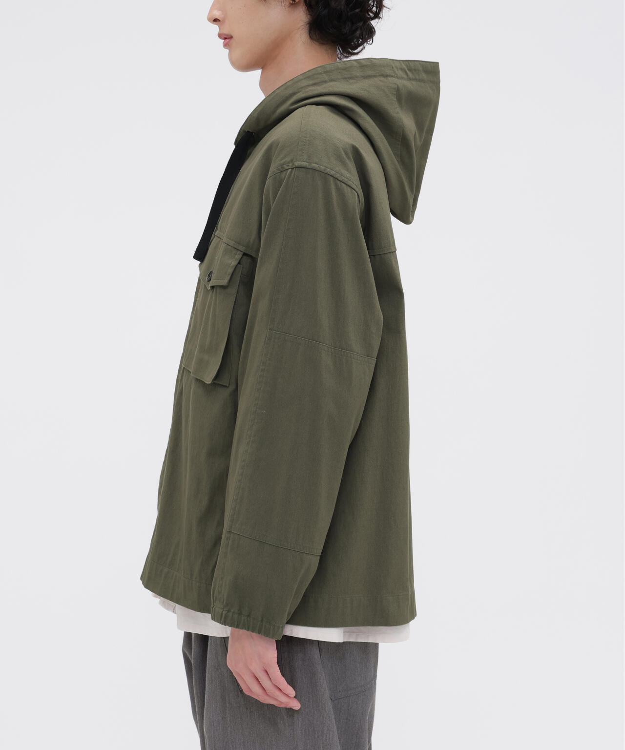身長185cm B84 W66cm H91cm 着用サイズ:L