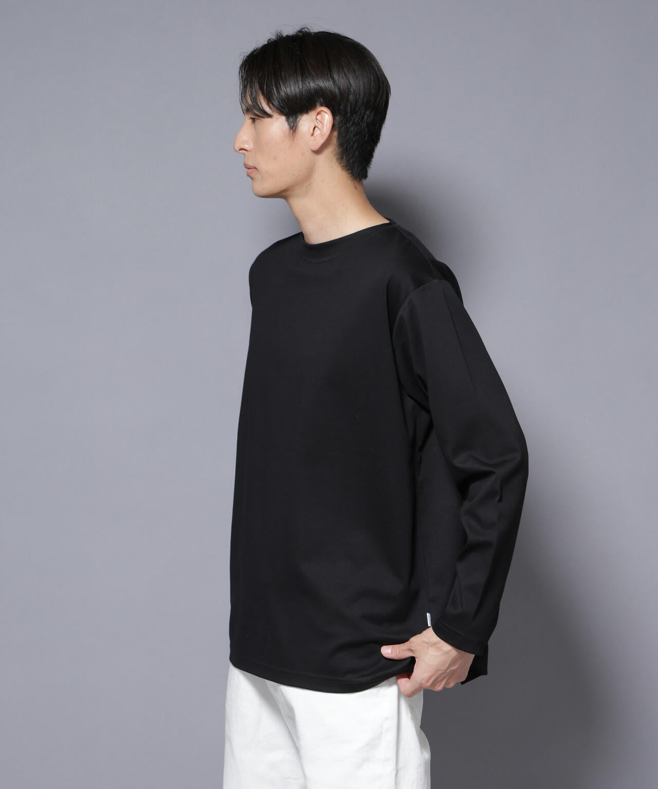 「NJ/CLUB」モクロディ ボートネック サイドスリットTシャツ
