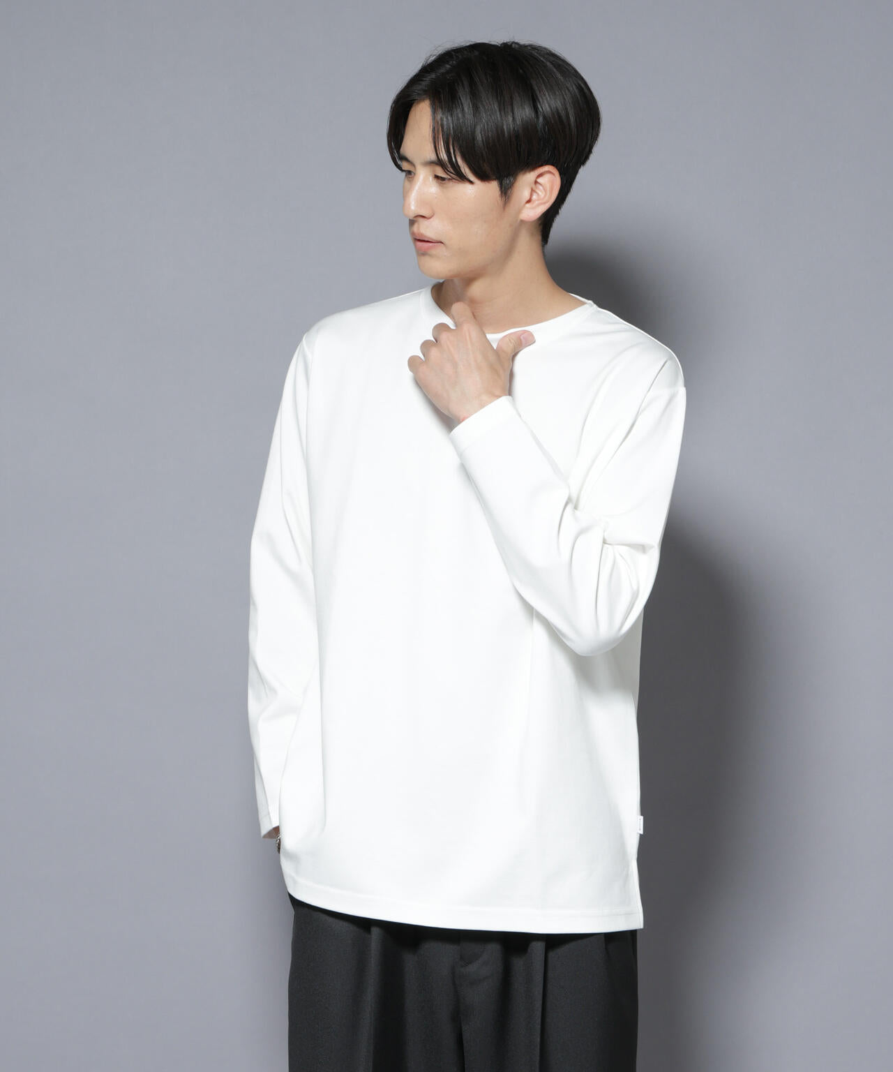 「NJ/CLUB」モクロディ ボートネック サイドスリットTシャツ