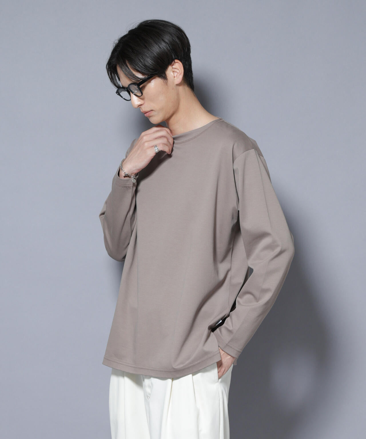「NJ/CLUB」モクロディ ボートネック サイドスリットTシャツ