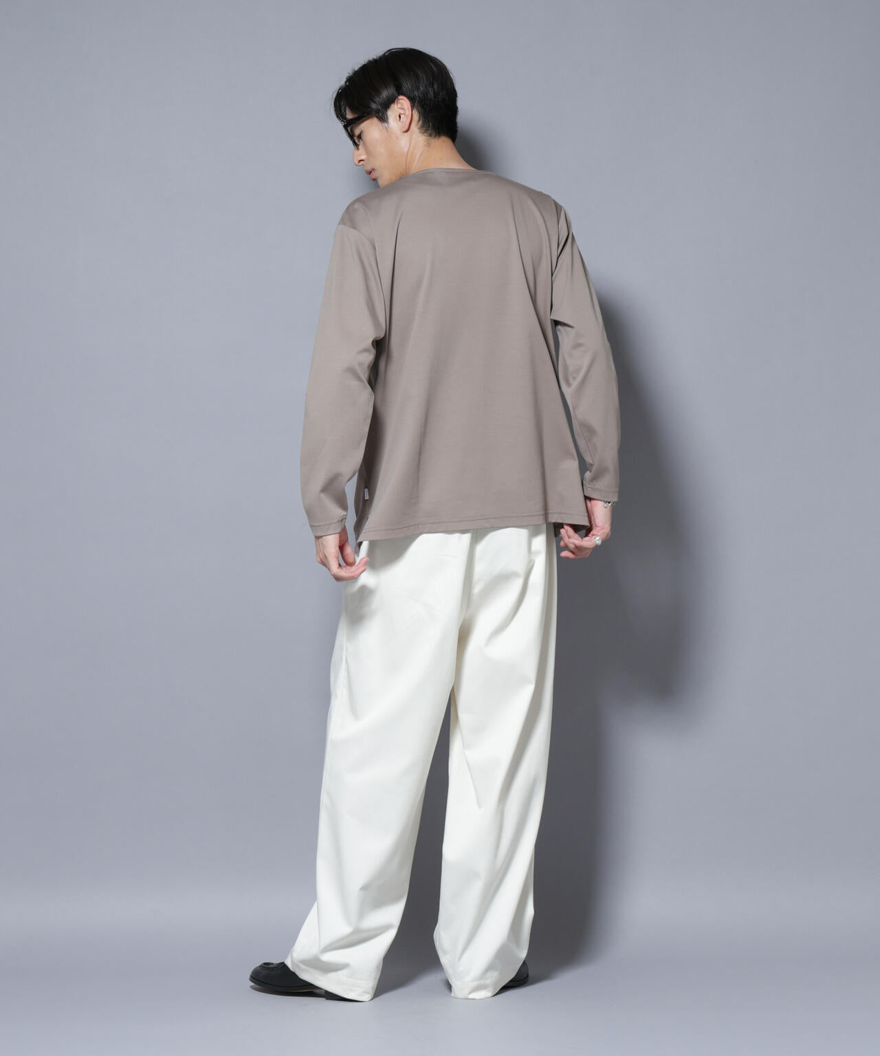 「NJ/CLUB」モクロディ ボートネック サイドスリットTシャツ