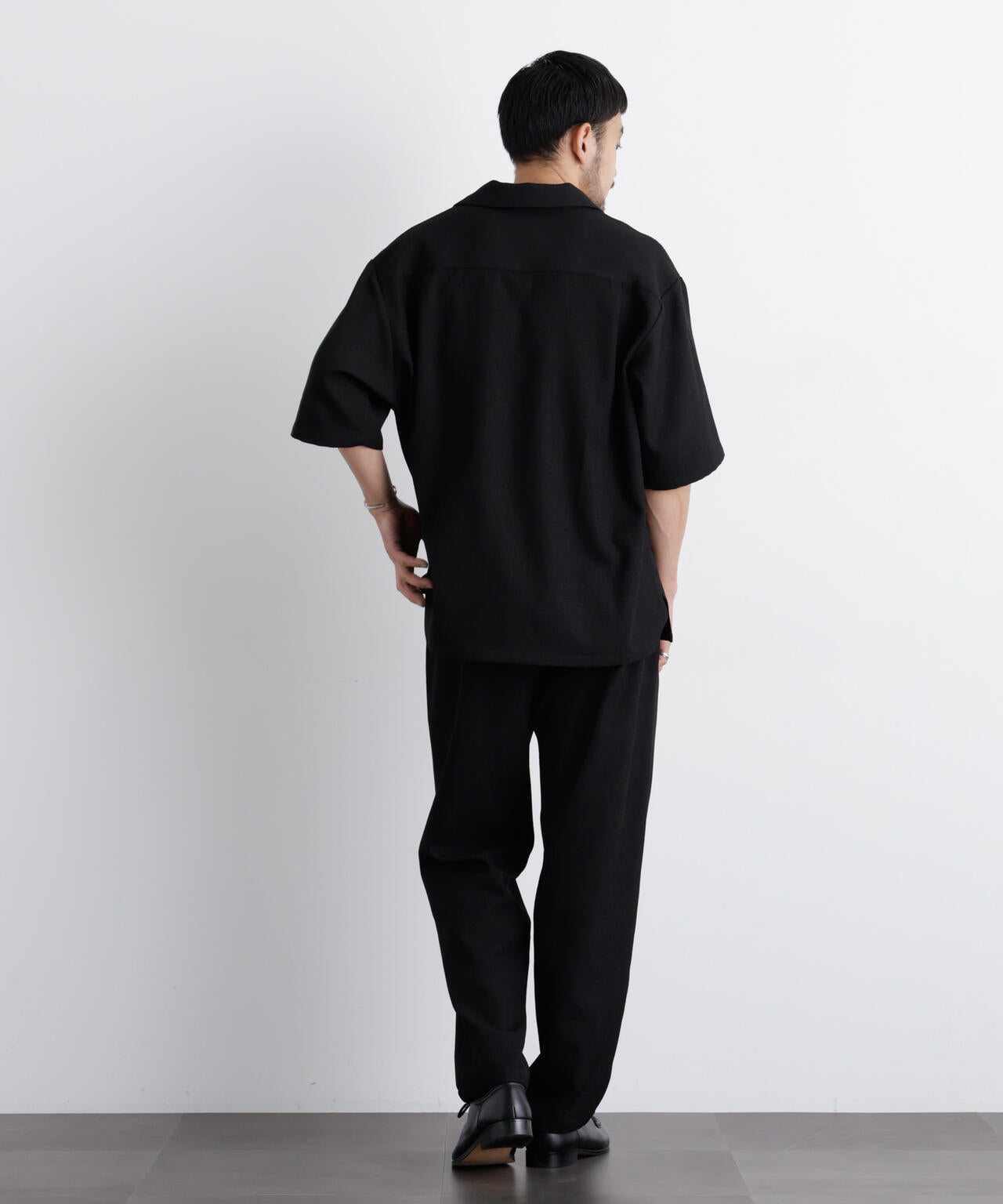 「Meaningful Continuity」coveross(R) EOS ポリエステルブッチャーリラックスワイドパンツ