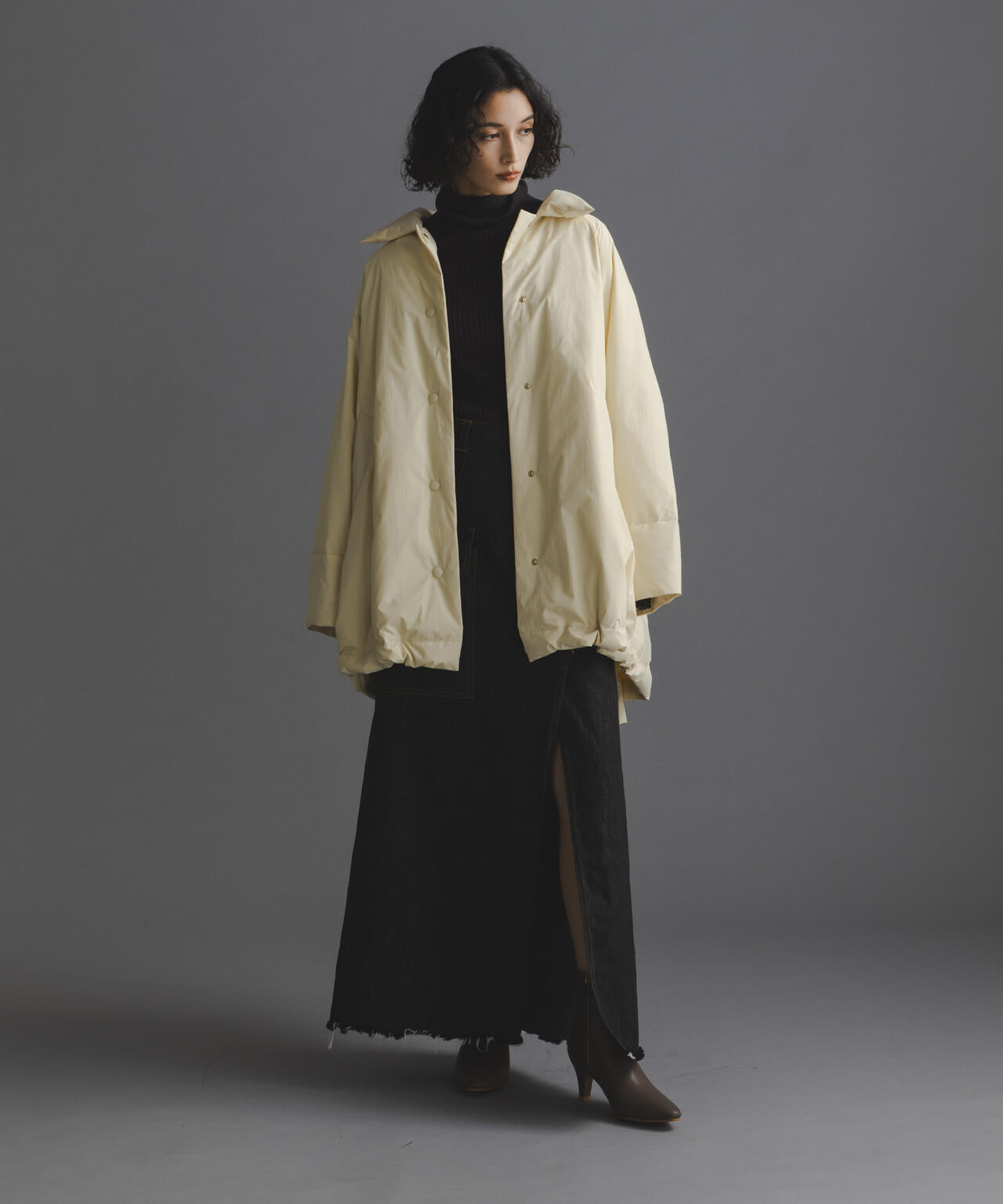 「西川ダウン(R)」ミドル丈バックタックコート