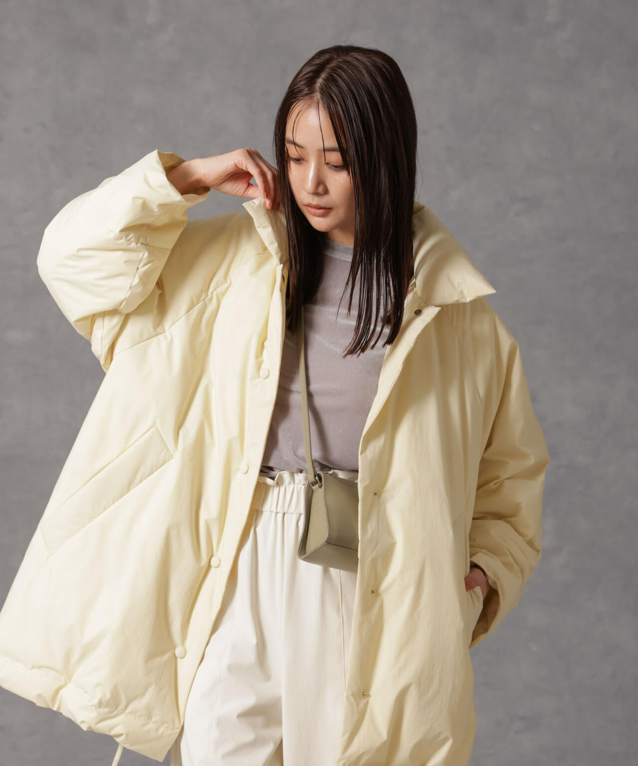 「西川ダウン(R)」ミドル丈バックタックコート