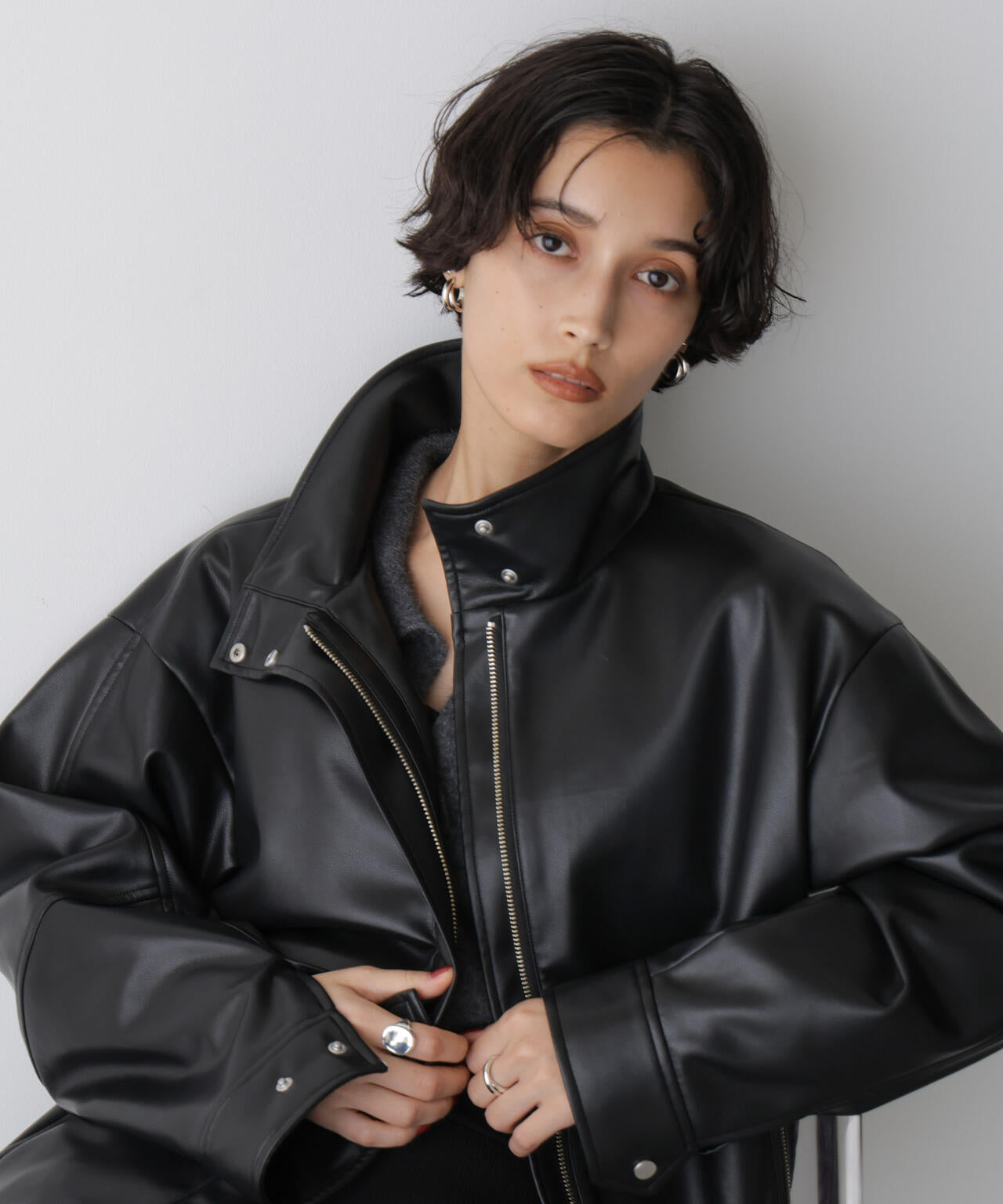 「STEVELOUR」スタンドフェイクレザージップブルゾン