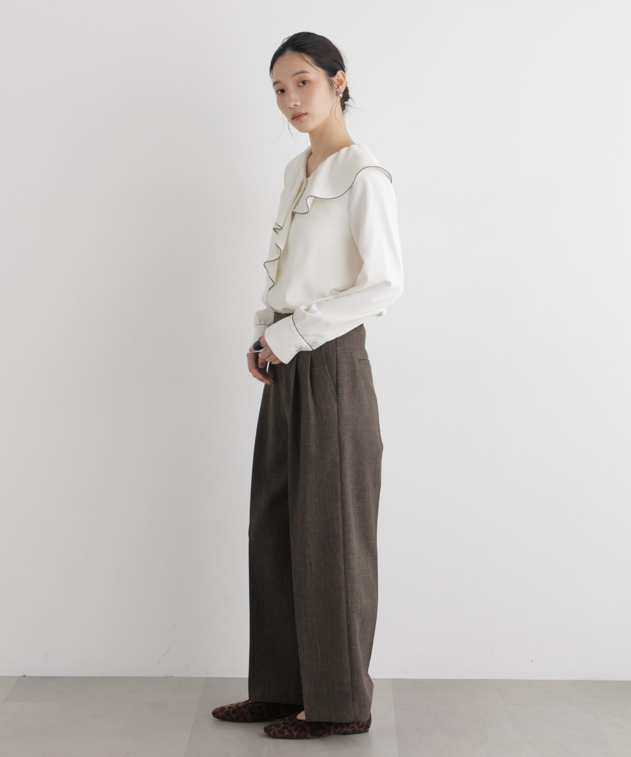 シャンブレーシャークスキンタックセミワイドパンツ(セットアップ可)