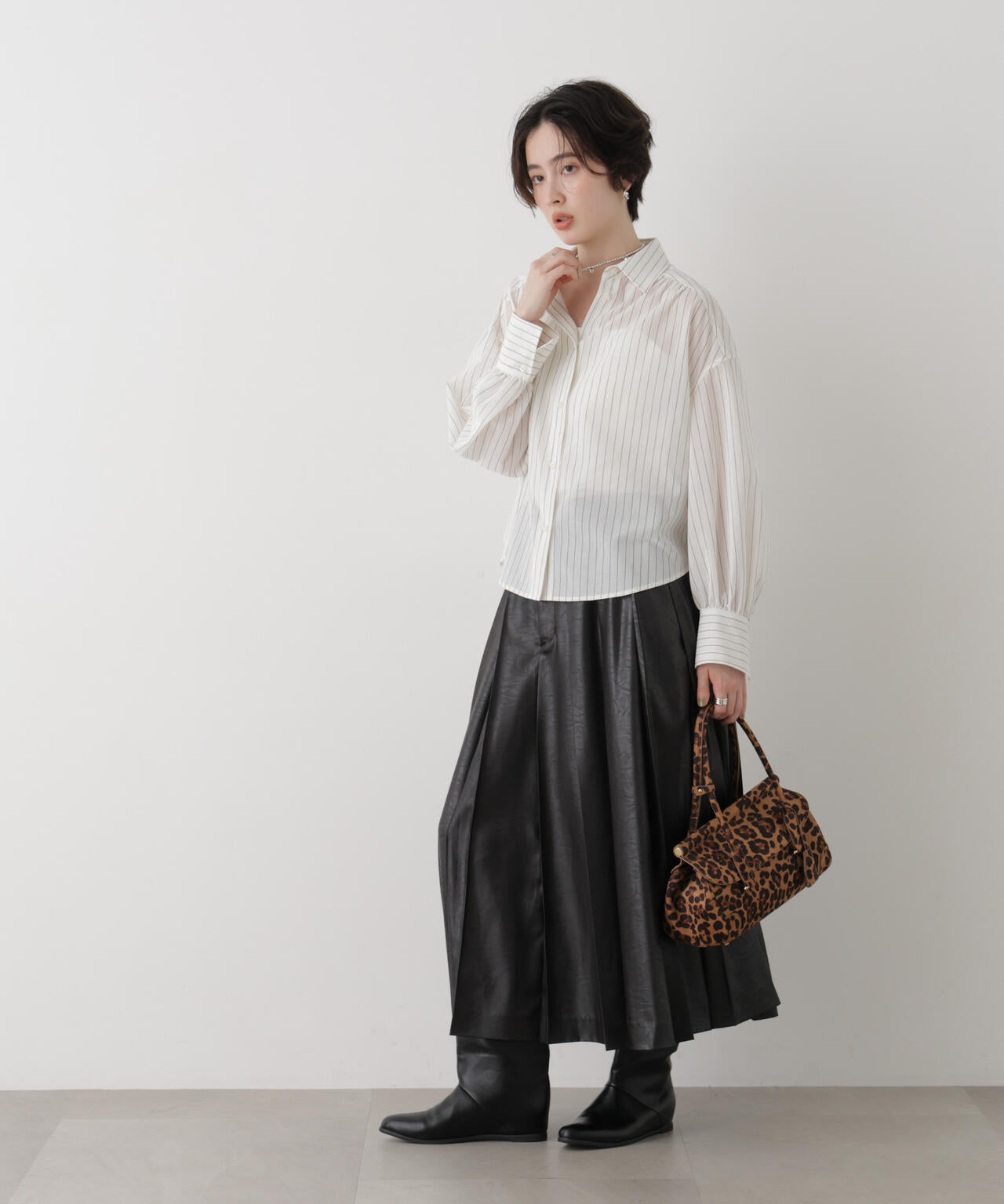 レザーライクワンサイドプリーツスカート