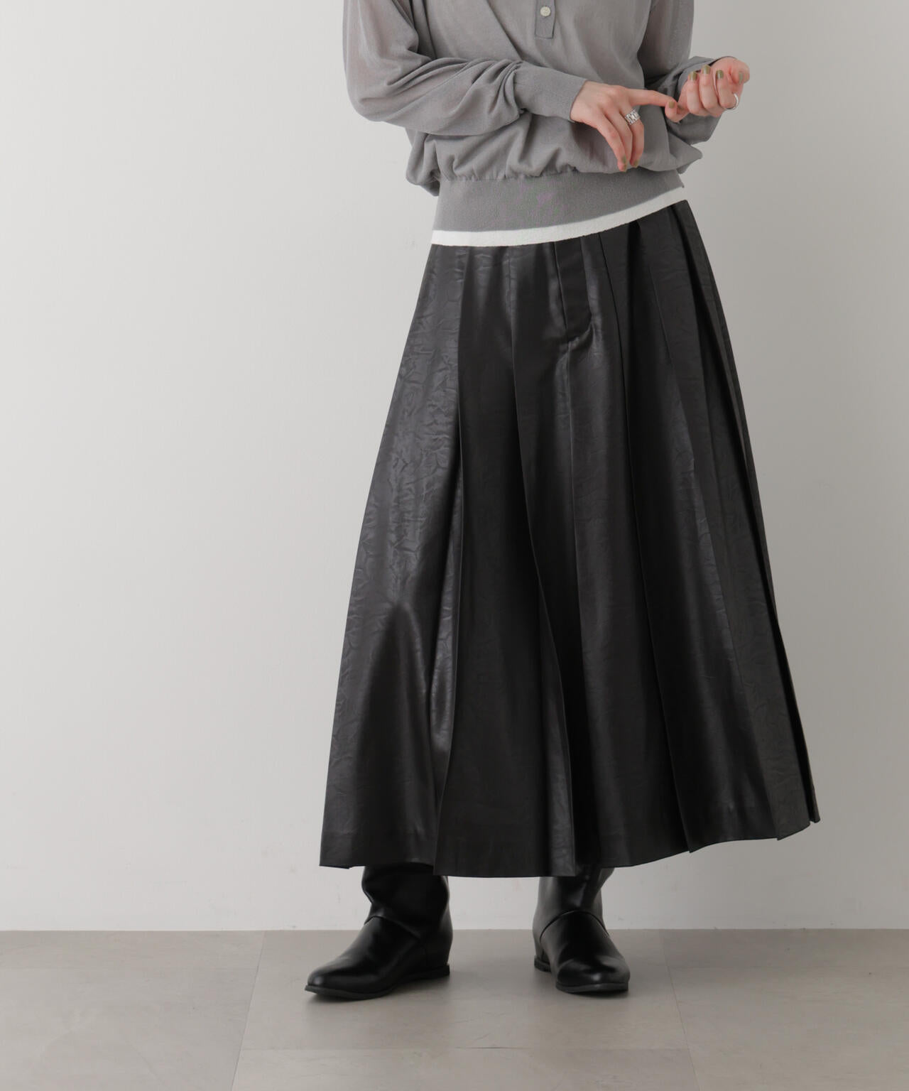 レザーライクワンサイドプリーツスカート