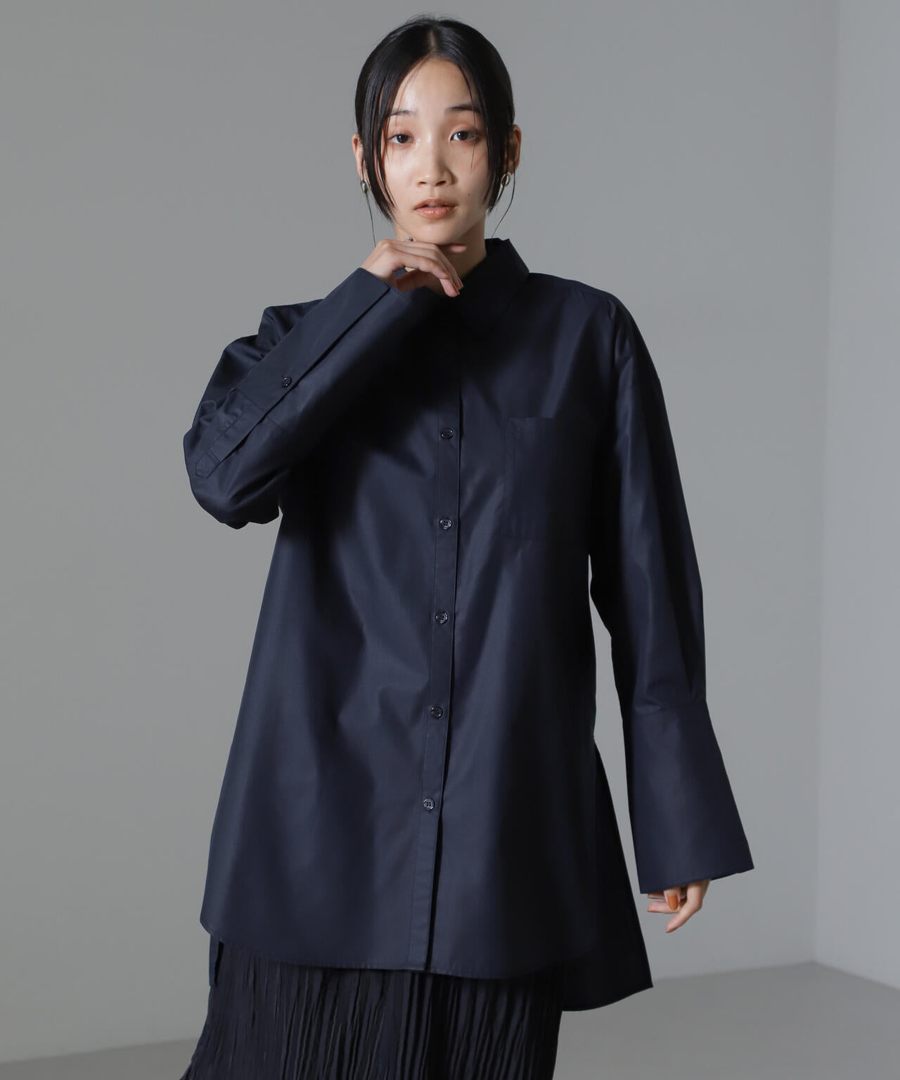 サイドタブ付ワイドスリーブシャツ