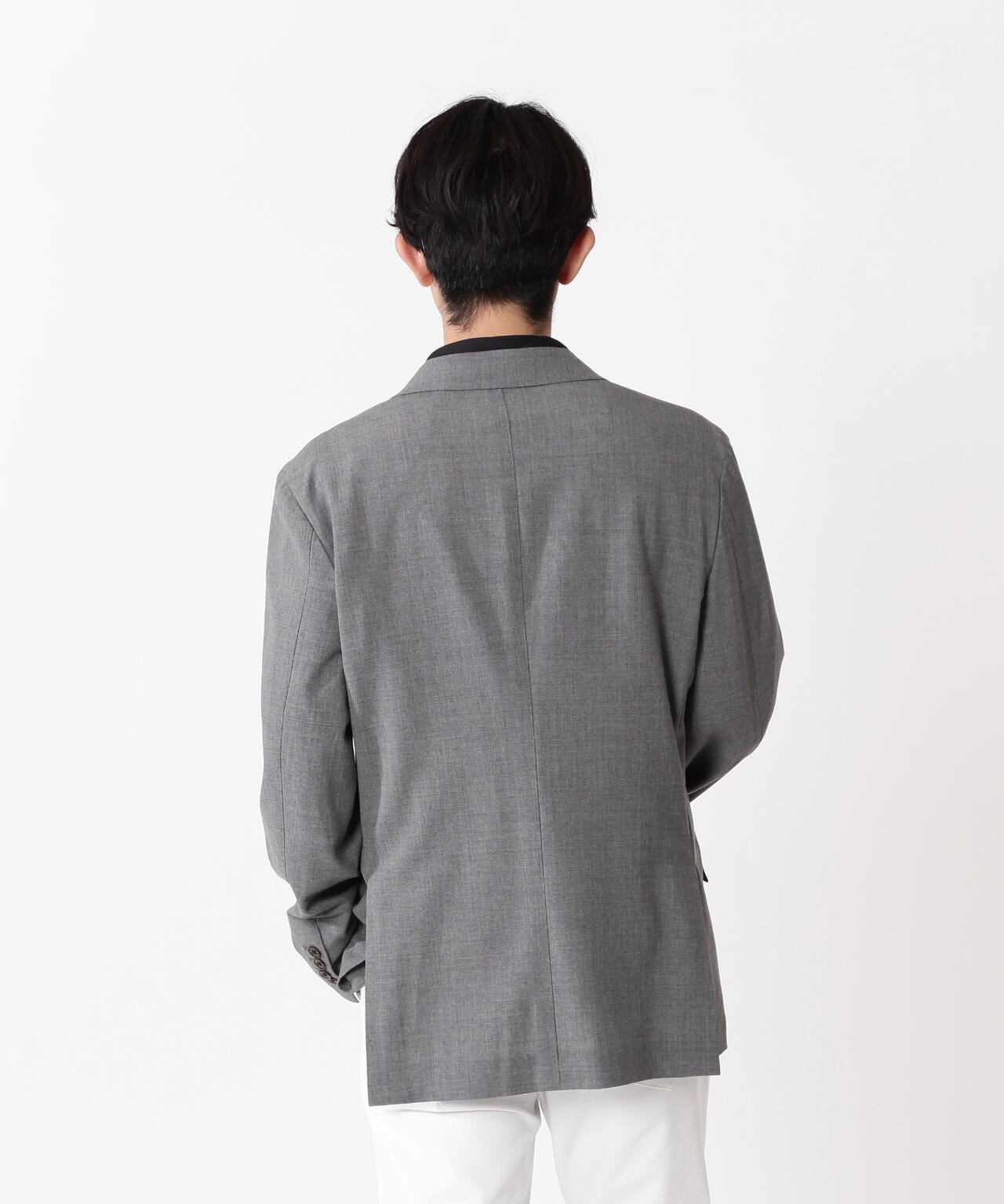 H:182cm/C:93/W:77/H:91 着用サイズ:5