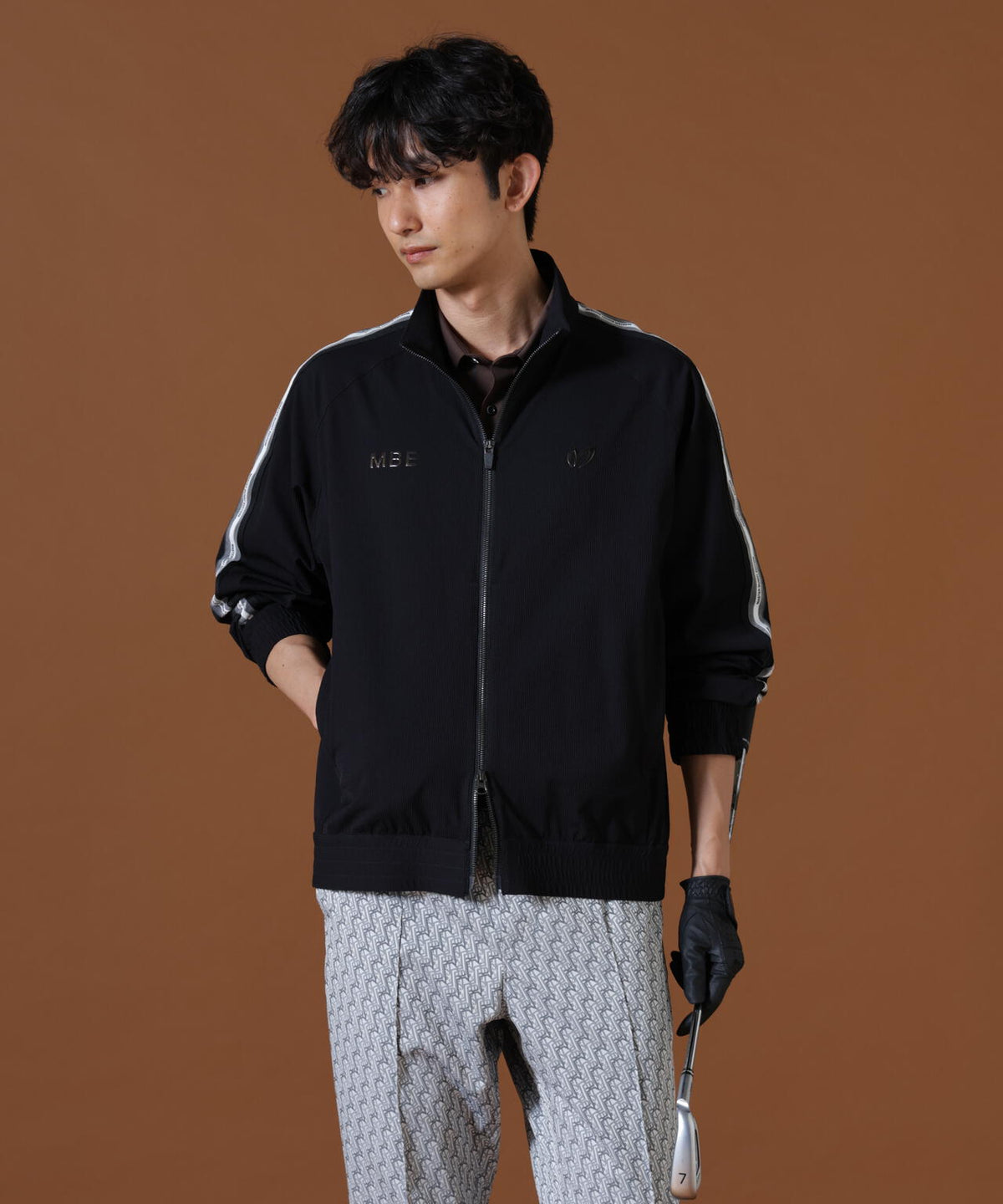 H:182cm/C:93/W:77/H:91 着用サイズ:5