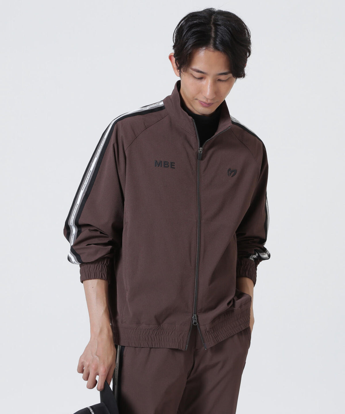H:182cm/C:93/W:77/H:91 着用サイズ:5