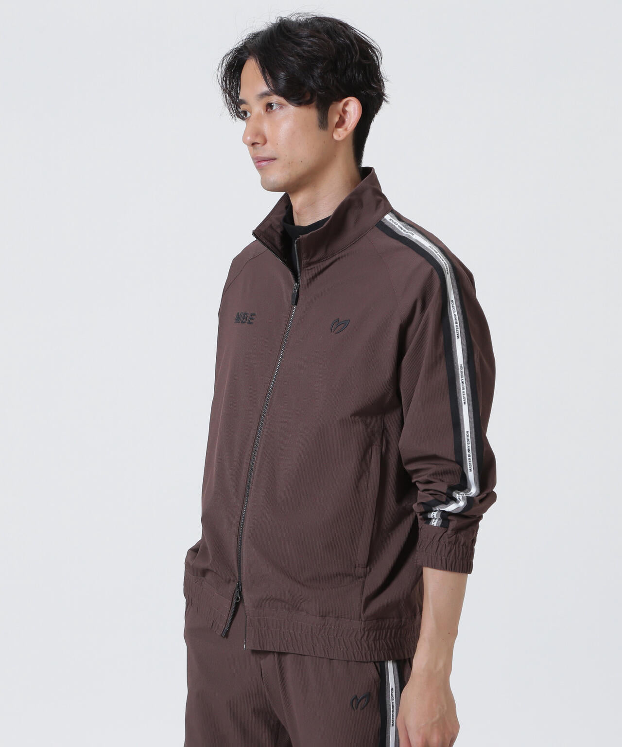 H:182cm/C:93/W:77/H:91 着用サイズ:5